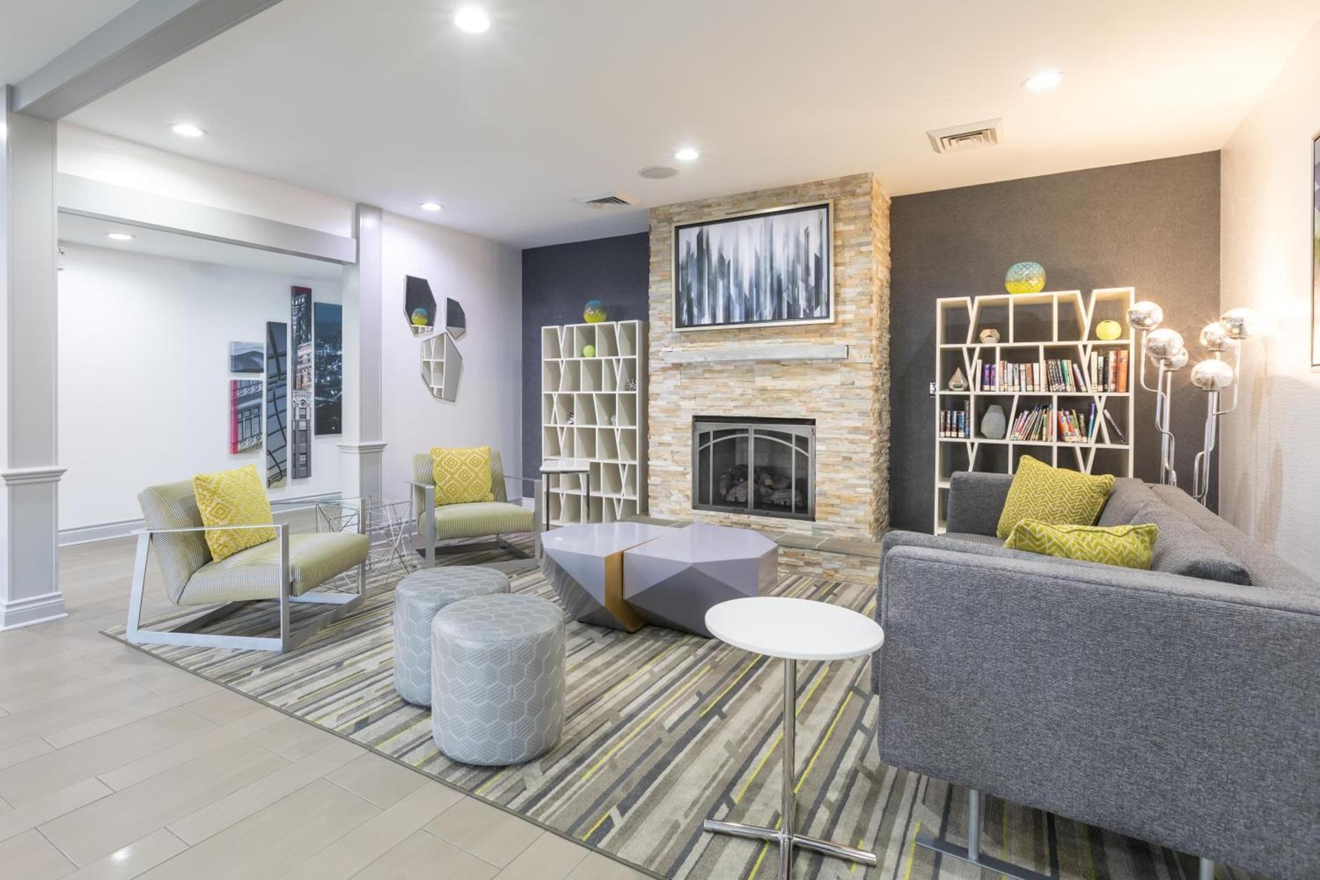 La Quinta Inn & Suites by Wyndham Downtown Asheville photo 60