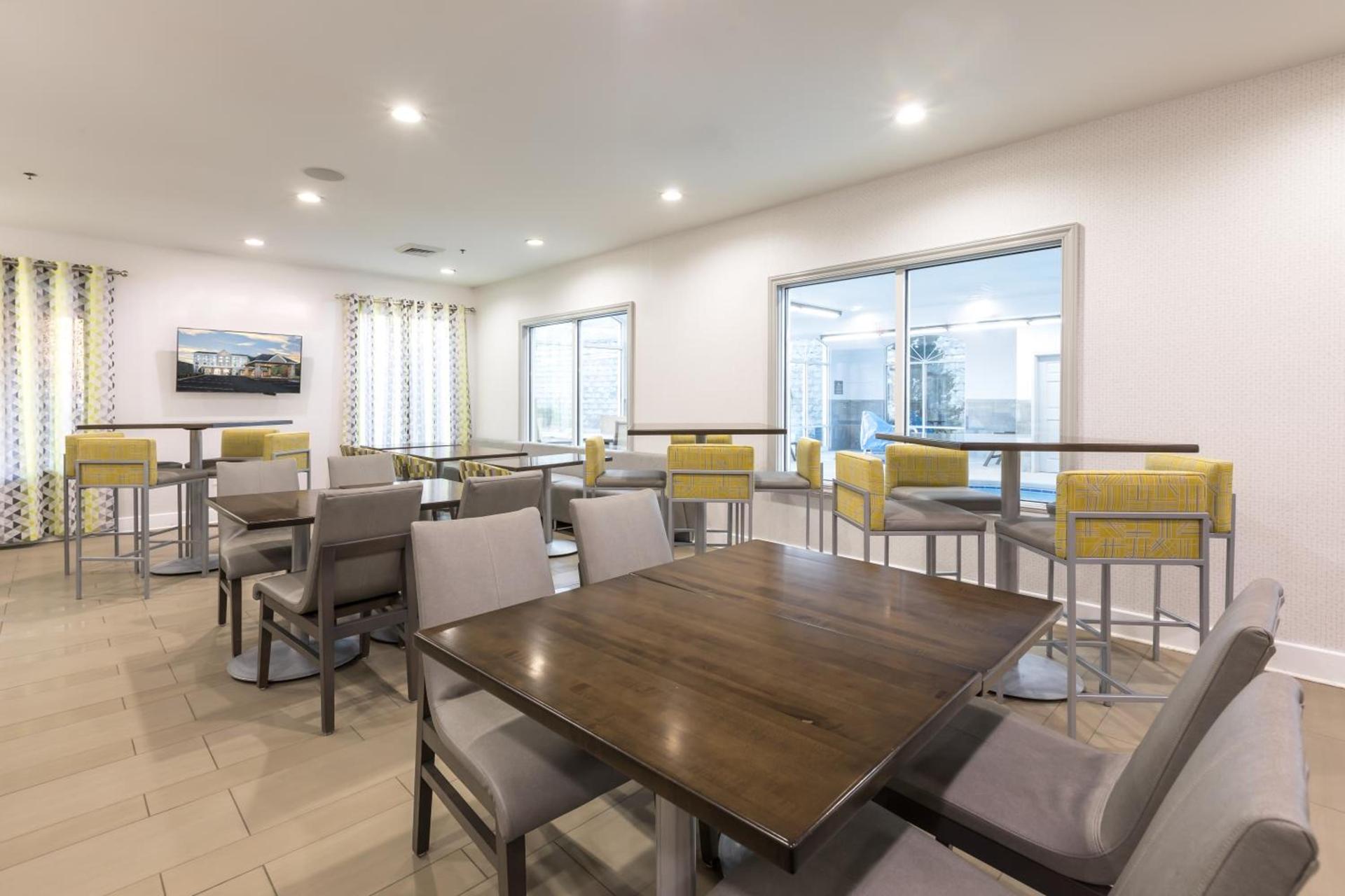 La Quinta Inn & Suites by Wyndham Downtown Asheville photo 65