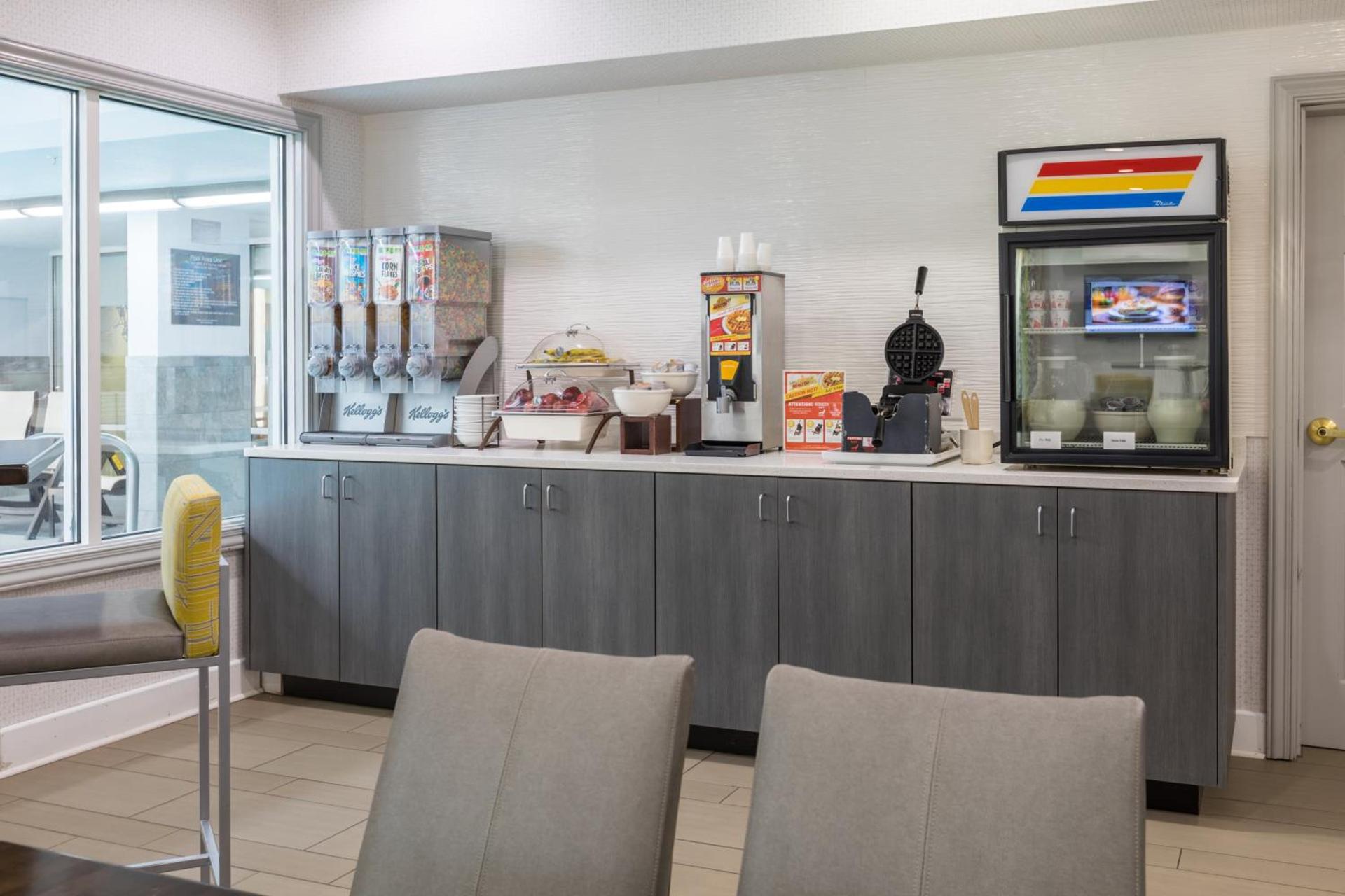 La Quinta Inn & Suites by Wyndham Downtown Asheville photo 66