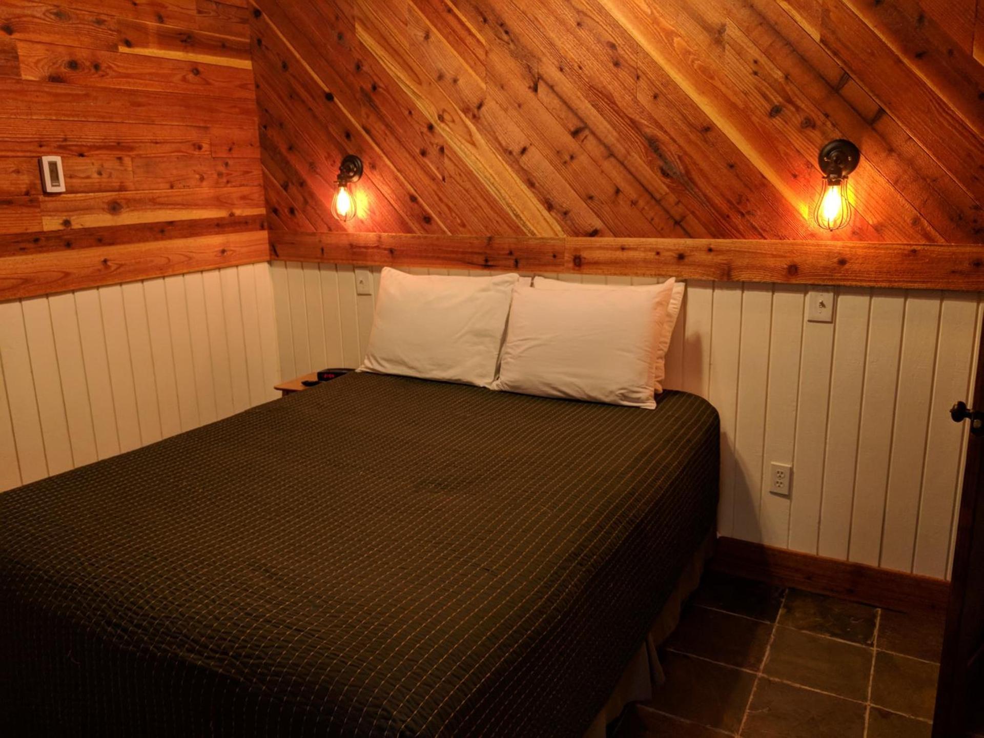 Emerald Forest Cabins photo 40