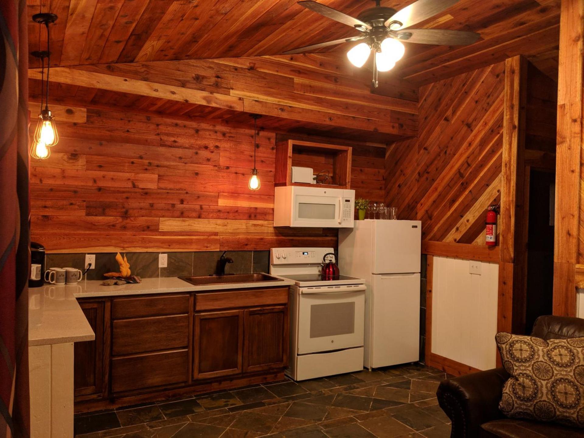 Emerald Forest Cabins photo 41
