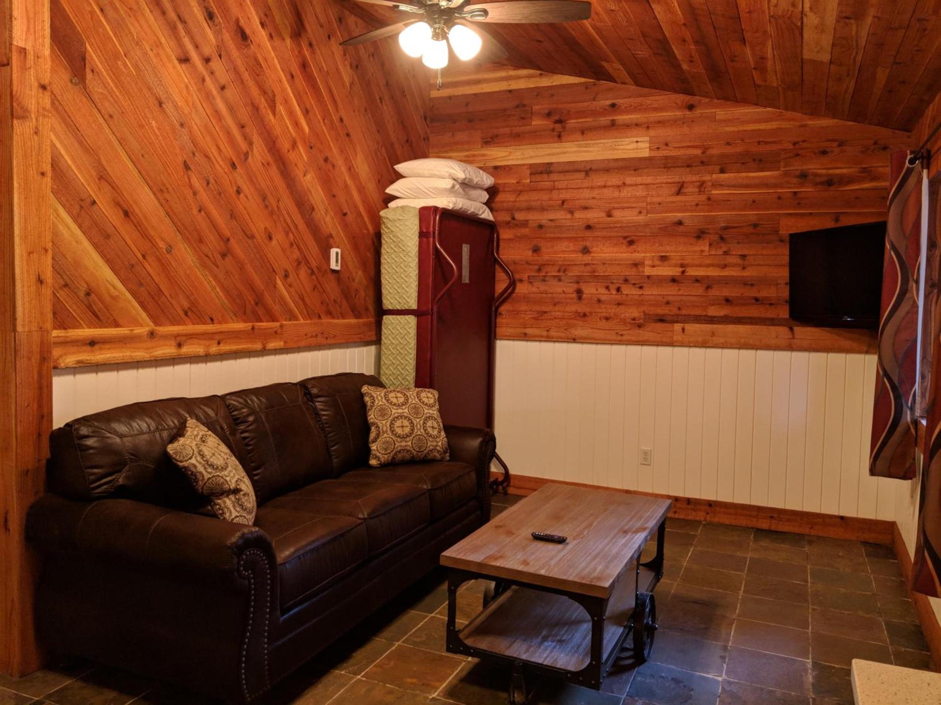 Emerald Forest Cabins photo 42
