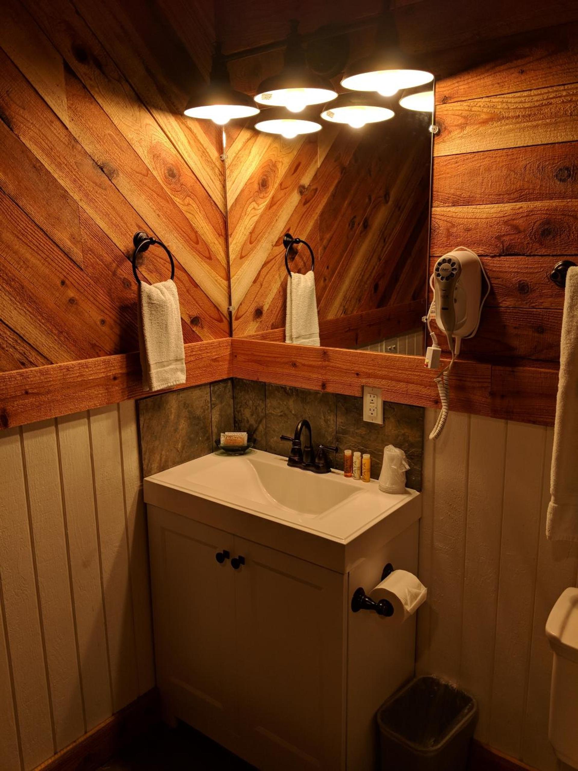 Emerald Forest Cabins photo 43