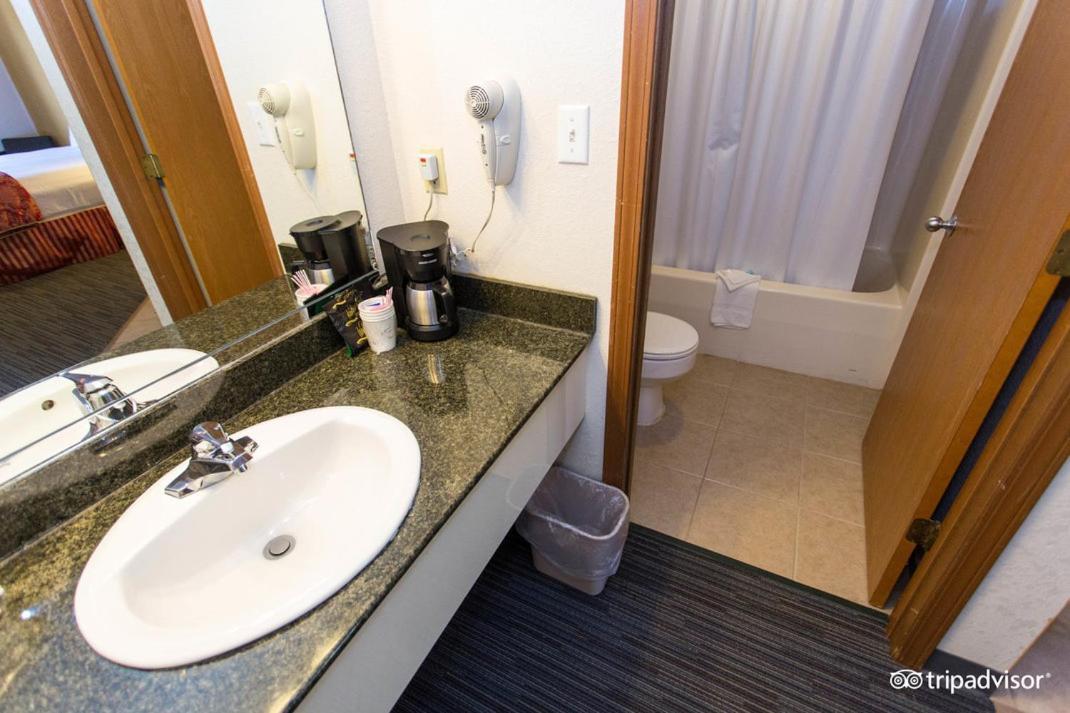 Seven Gables Inn photo 8