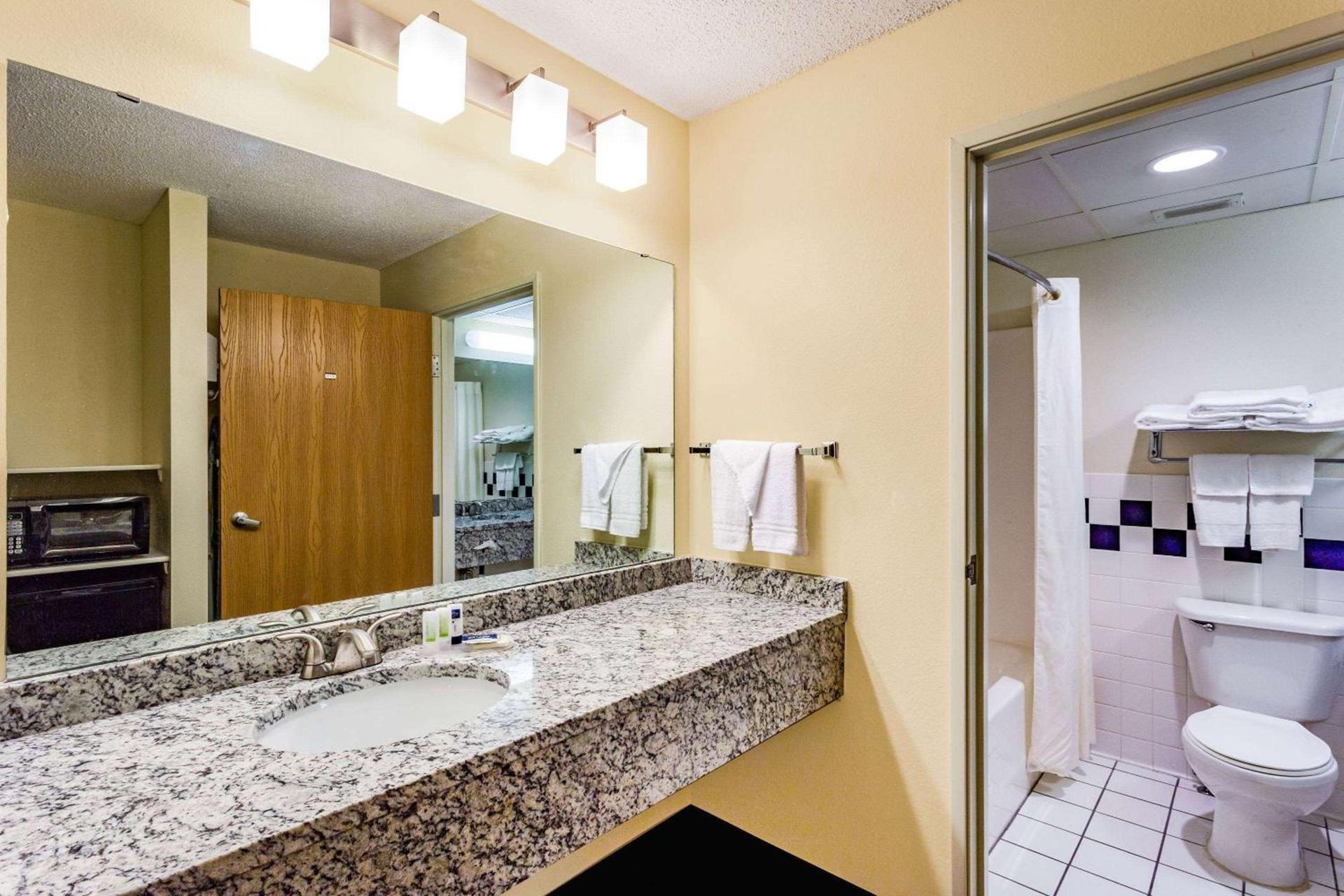 AmericInn by Wyndham Hotel and Suites Long Lake photo 14