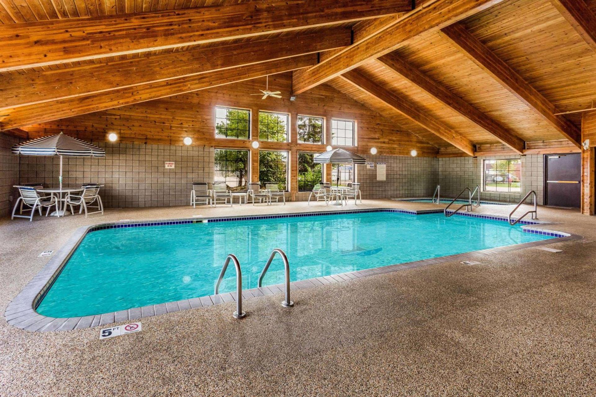 AmericInn by Wyndham Hotel and Suites Long Lake photo 5