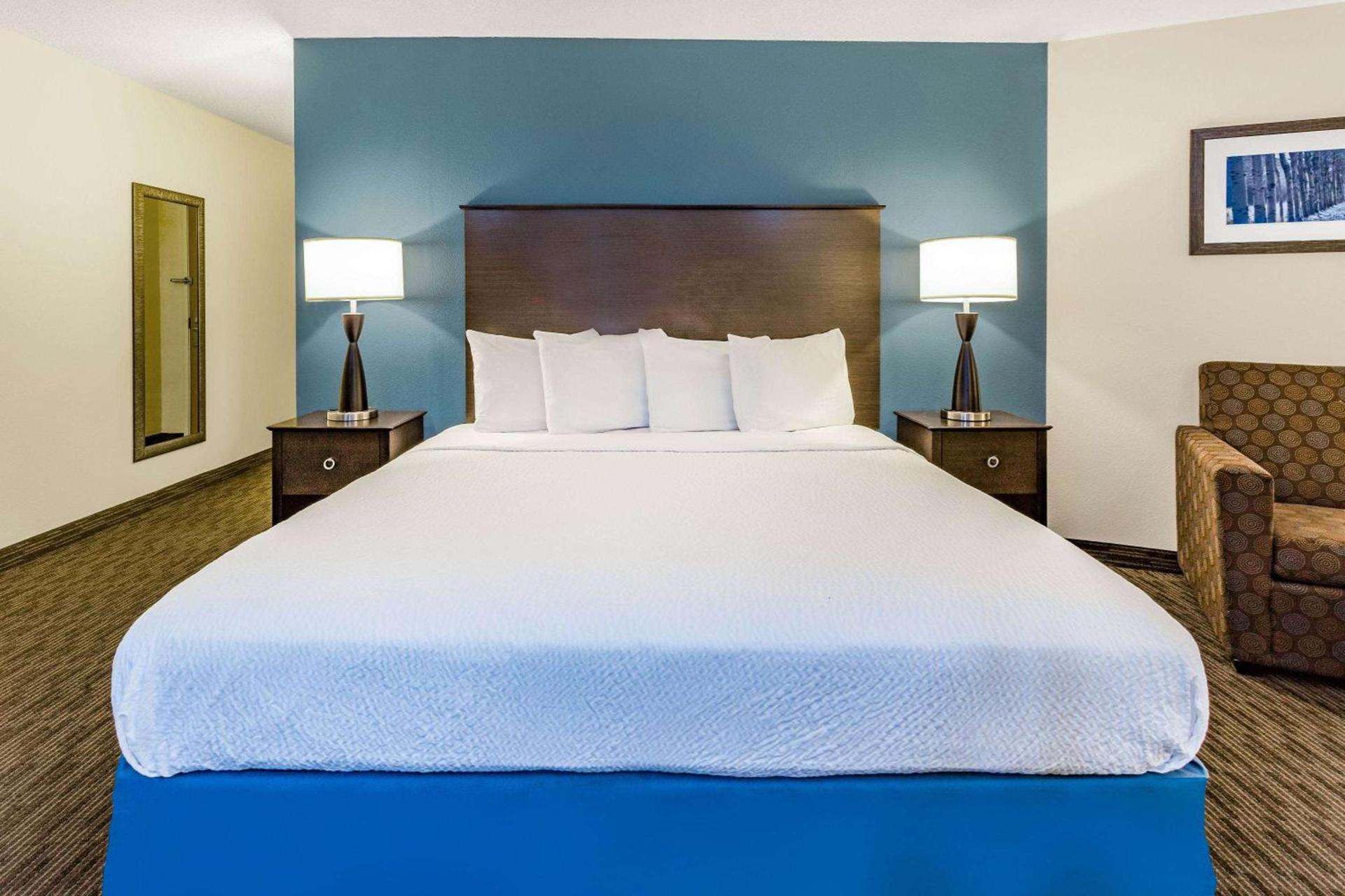 AmericInn by Wyndham Hotel and Suites Long Lake photo 10