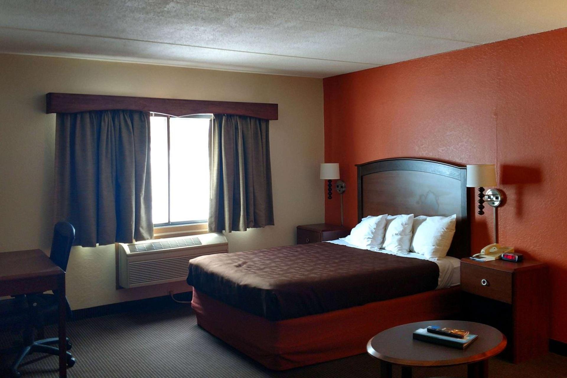 AmericInn by Wyndham Iron River photo 58