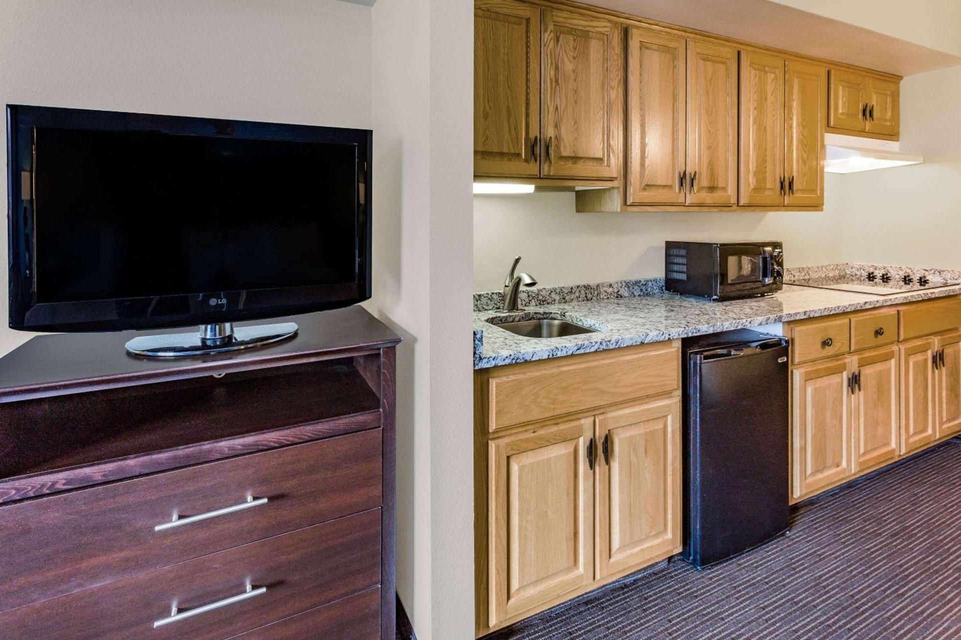 AmericInn by Wyndham Hotel and Suites Long Lake photo 17