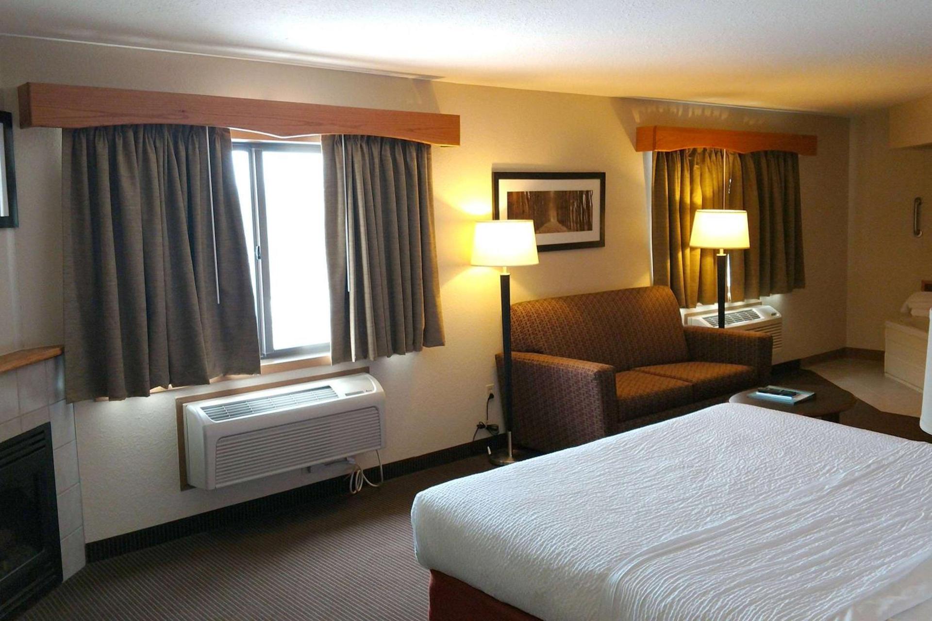 AmericInn by Wyndham Iron River photo 56