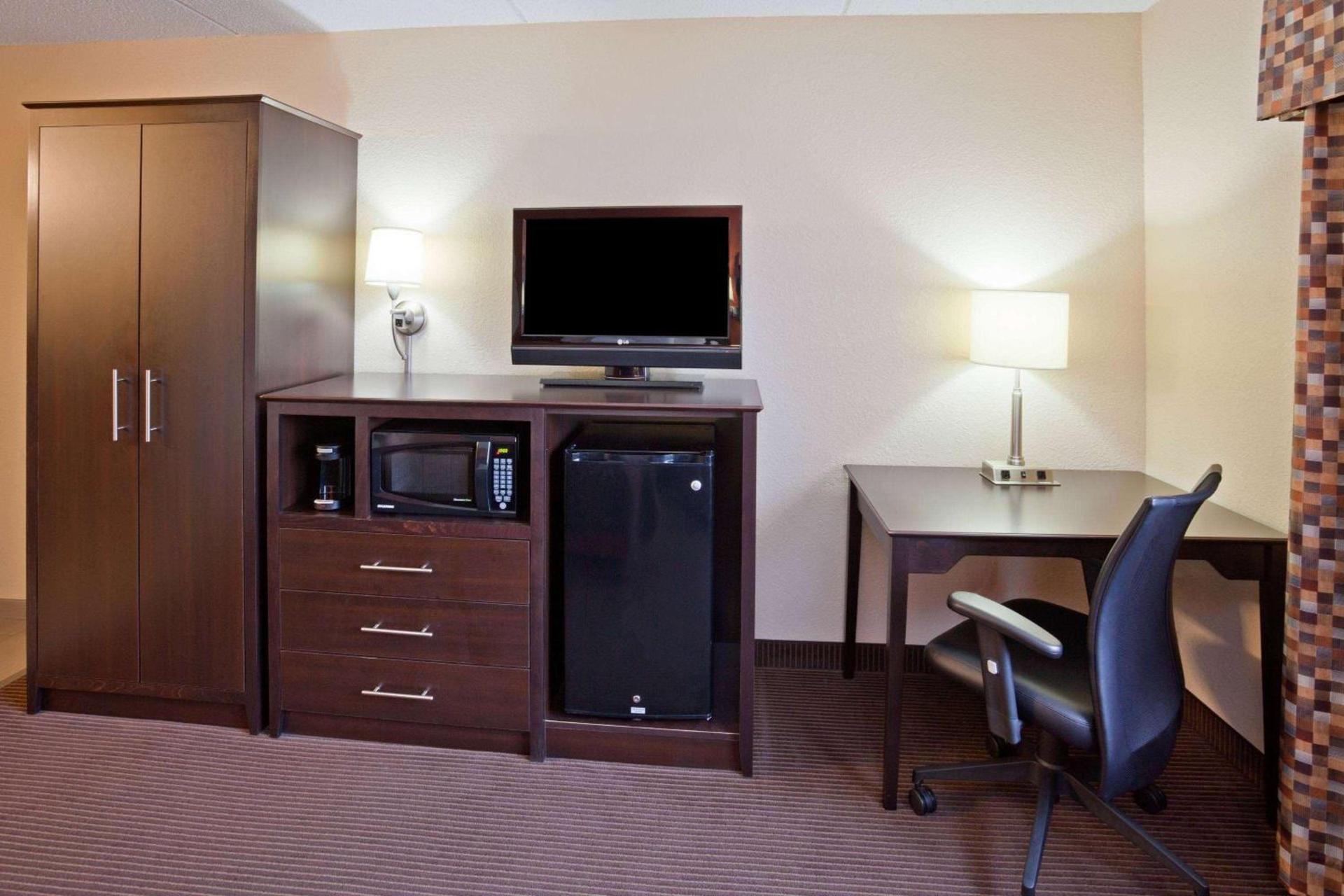 AmericInn by Wyndham Plover Stevens Point photo 13