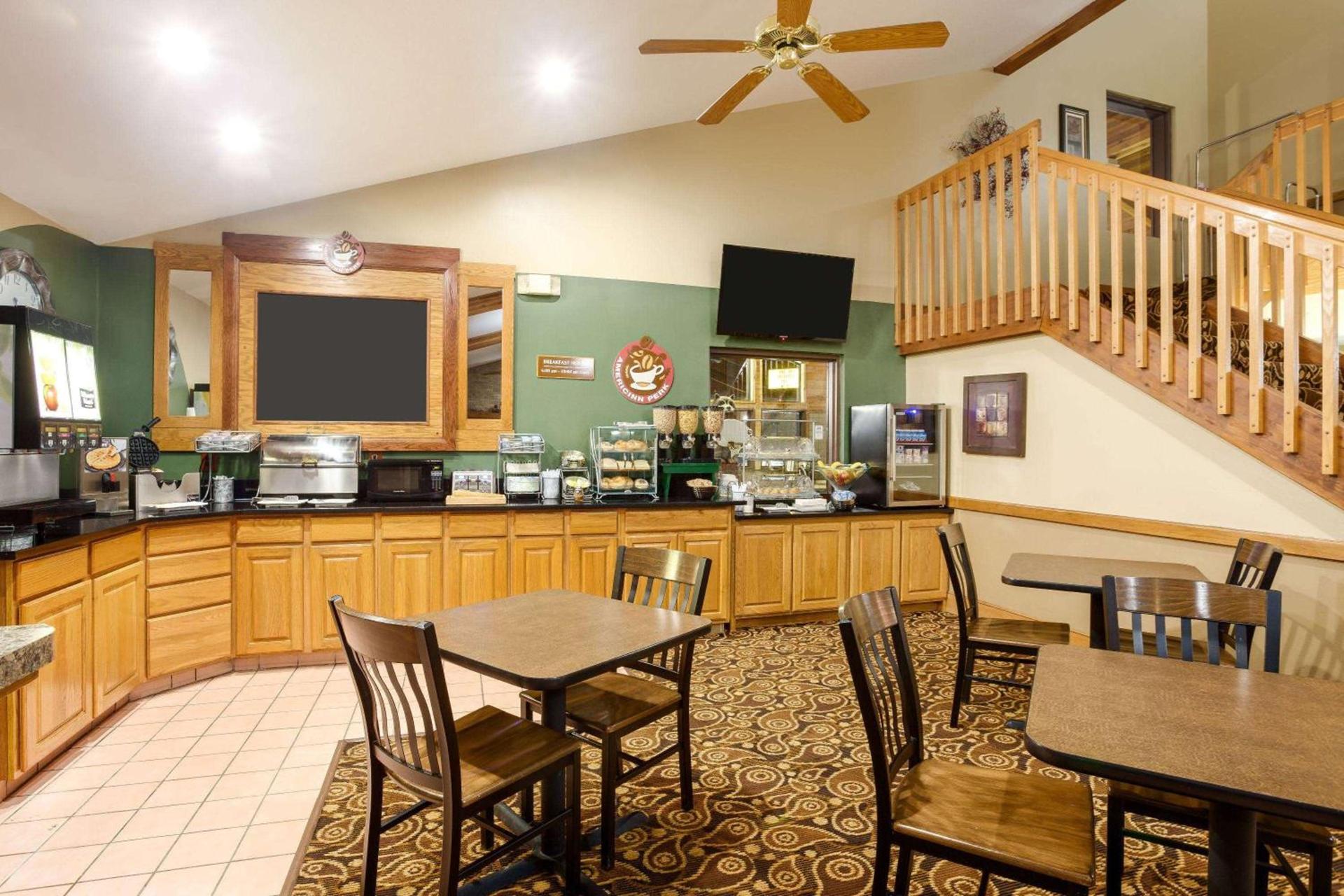 AmericInn by Wyndham Tomah photo 18