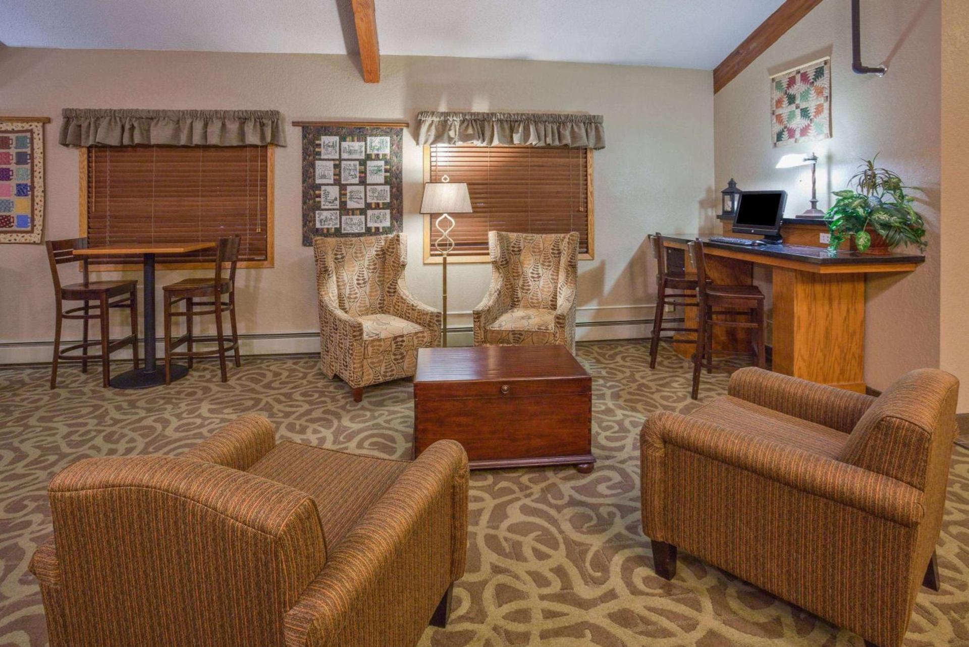 AmericInn by Wyndham Roseau photo 5