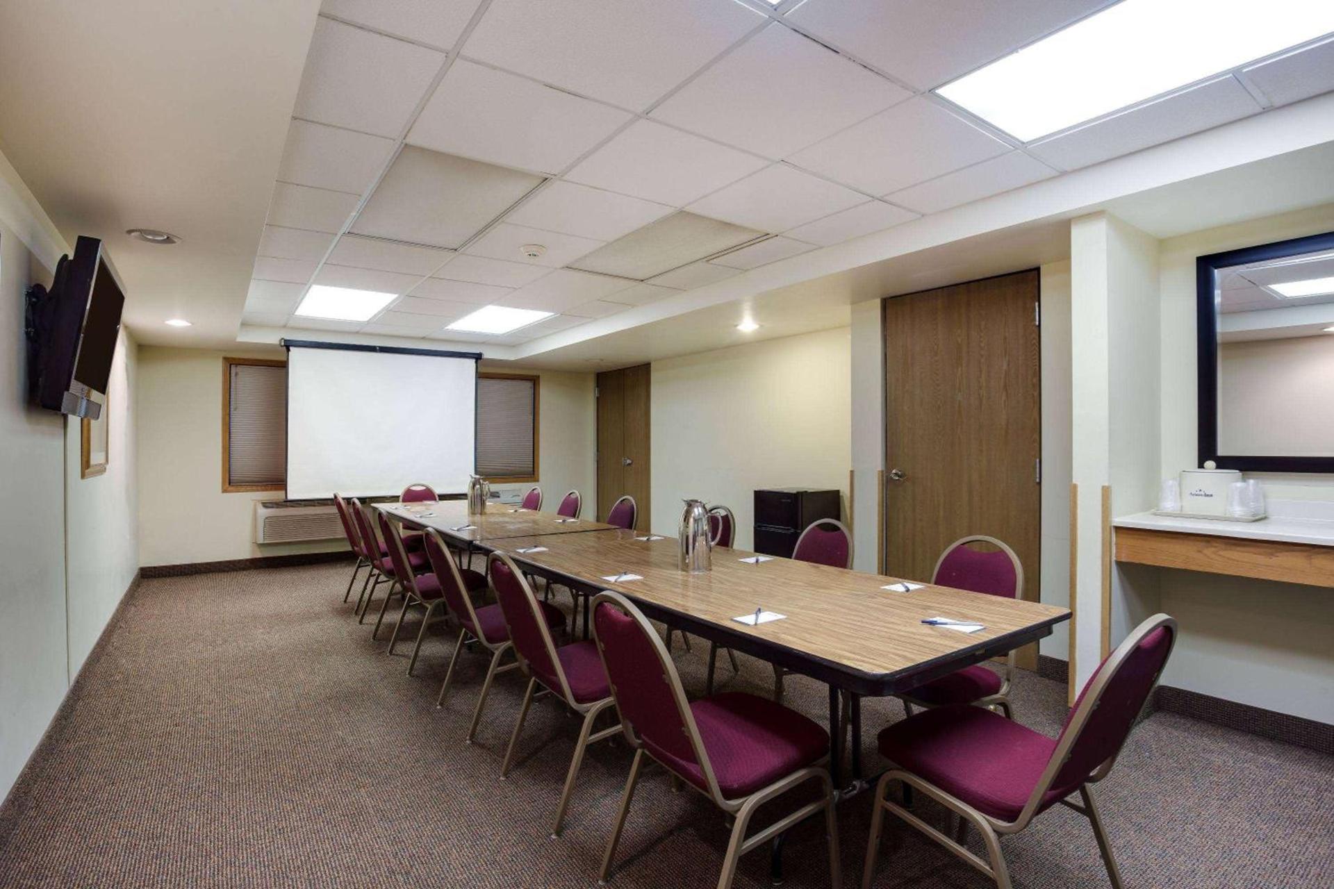 AmericInn by Wyndham Tomah photo 16