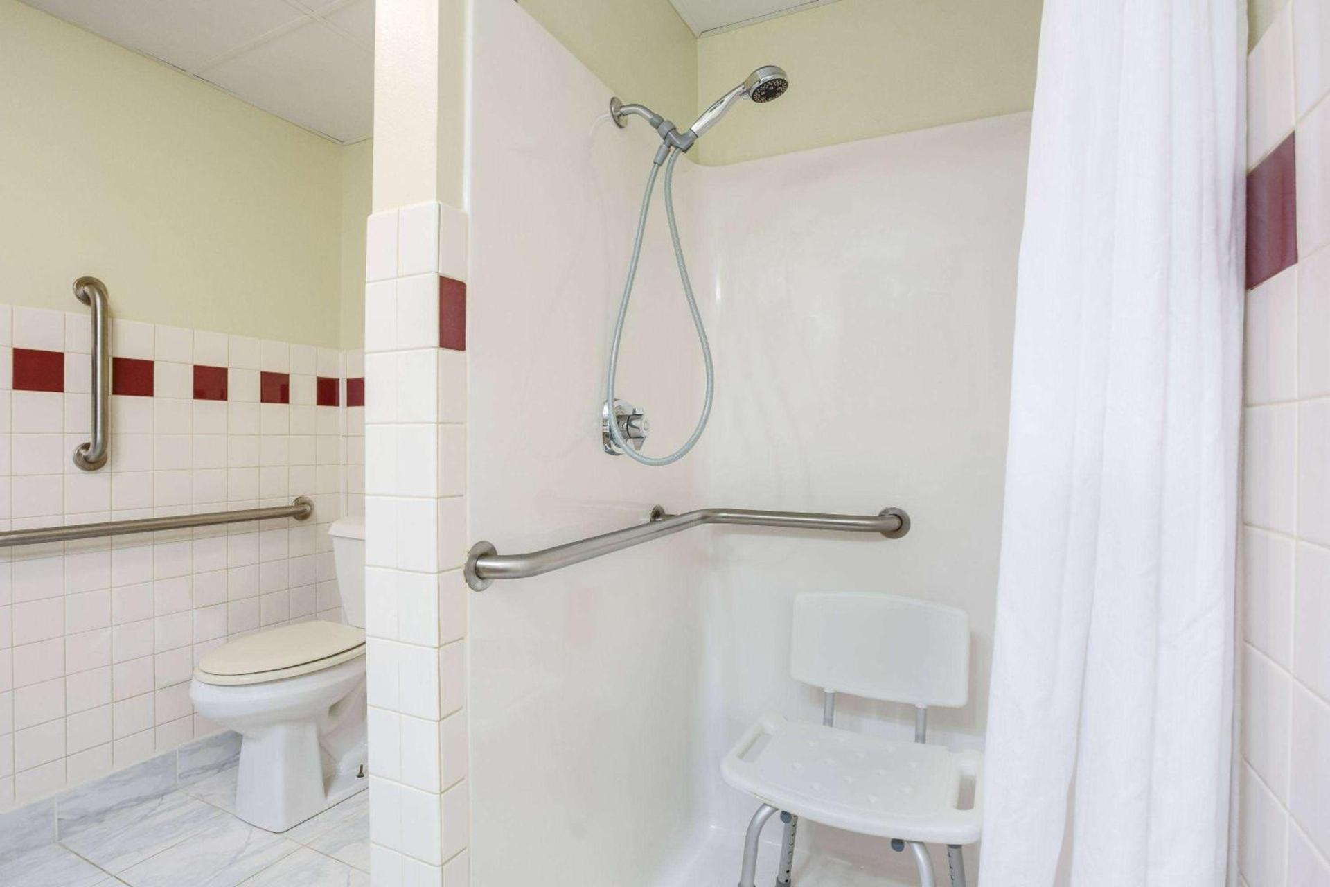 AmericInn by Wyndham Tomah photo 12