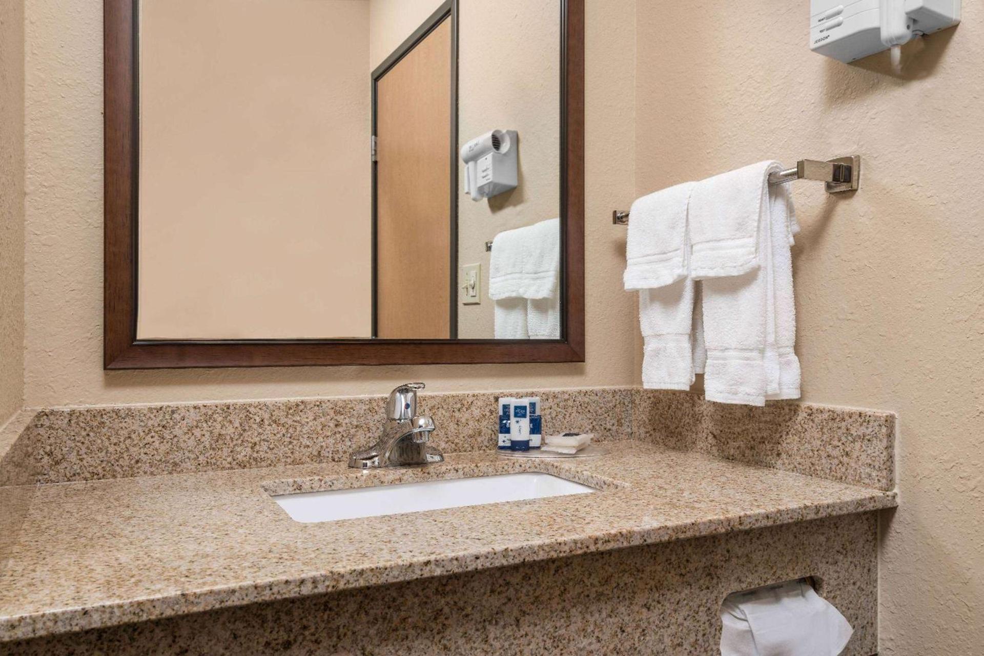 AmericInn by Wyndham Detroit Lakes photo 42