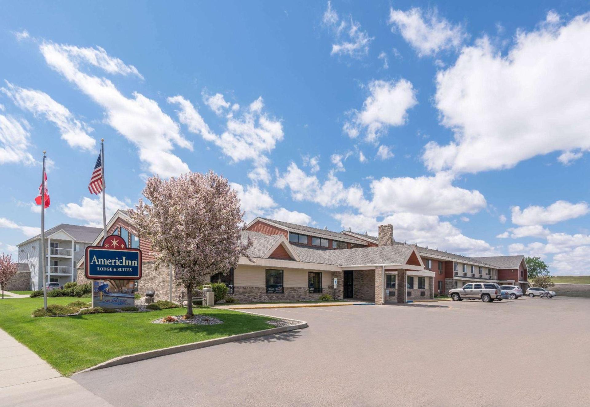 AmericInn by Wyndham Fargo West Acres photo 1