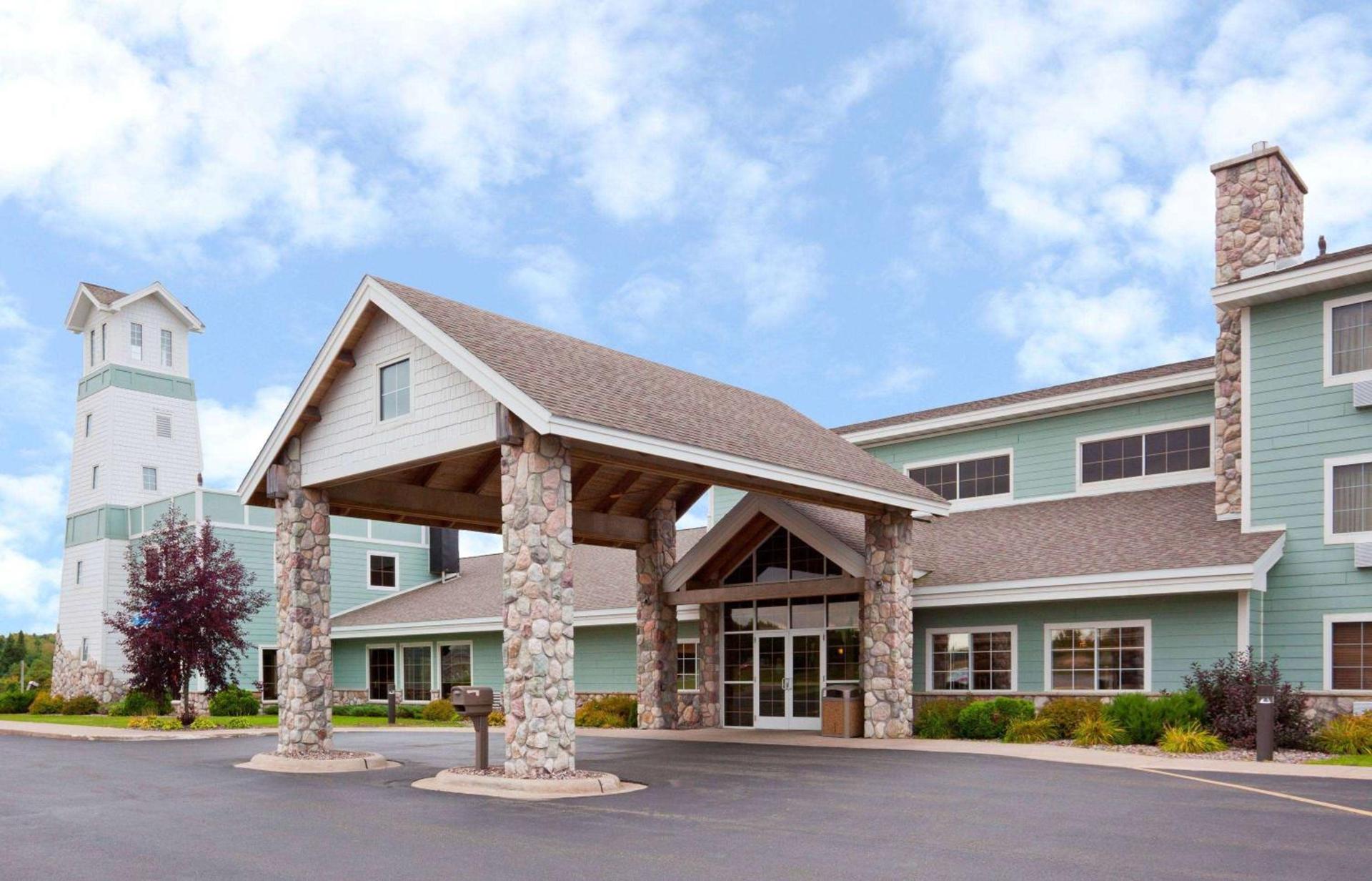 AmericInn by Wyndham Wetmore Munising photo 1
