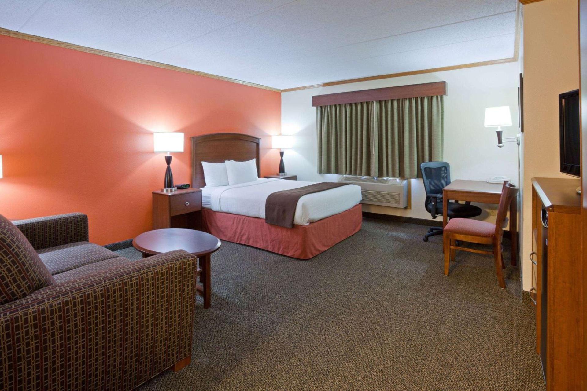 AmericInn by Wyndham Virginia photo 23