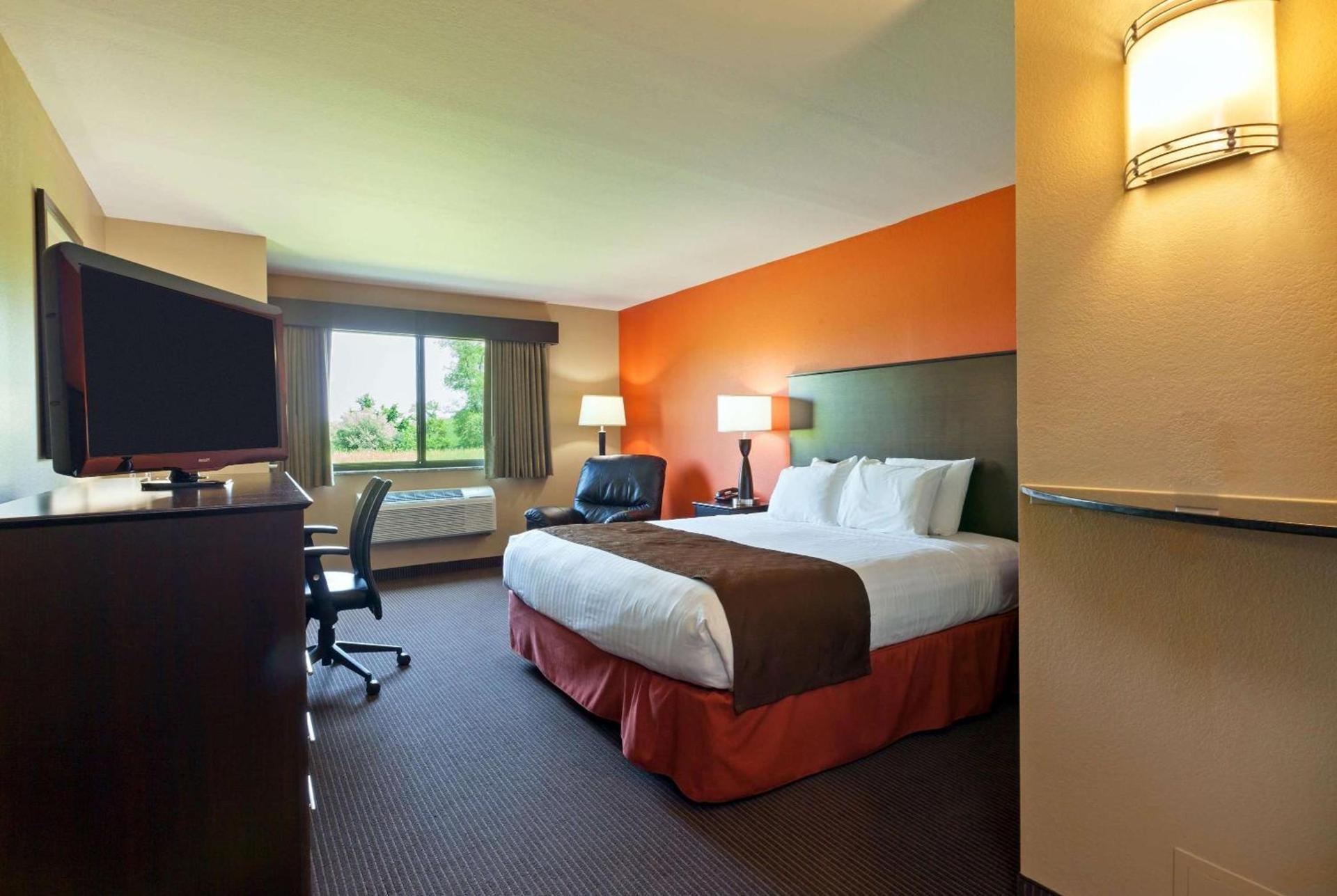 AmericInn by Wyndham Algona photo 42
