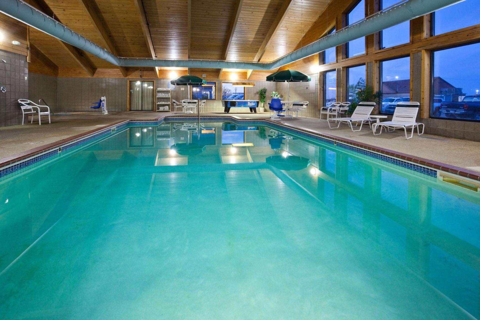 AmericInn by Wyndham Roseau photo 9