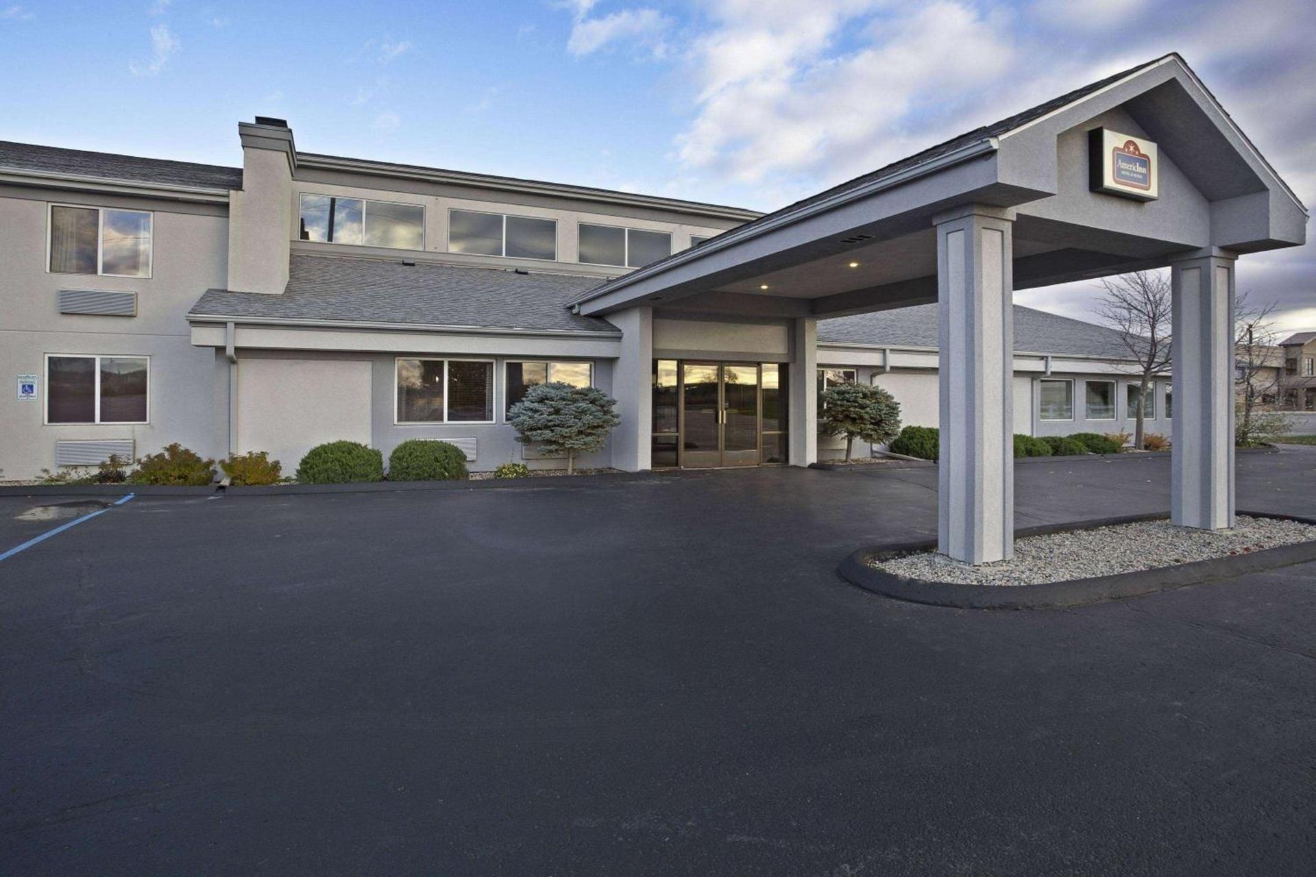 AmericInn by Wyndham Bay City photo 2