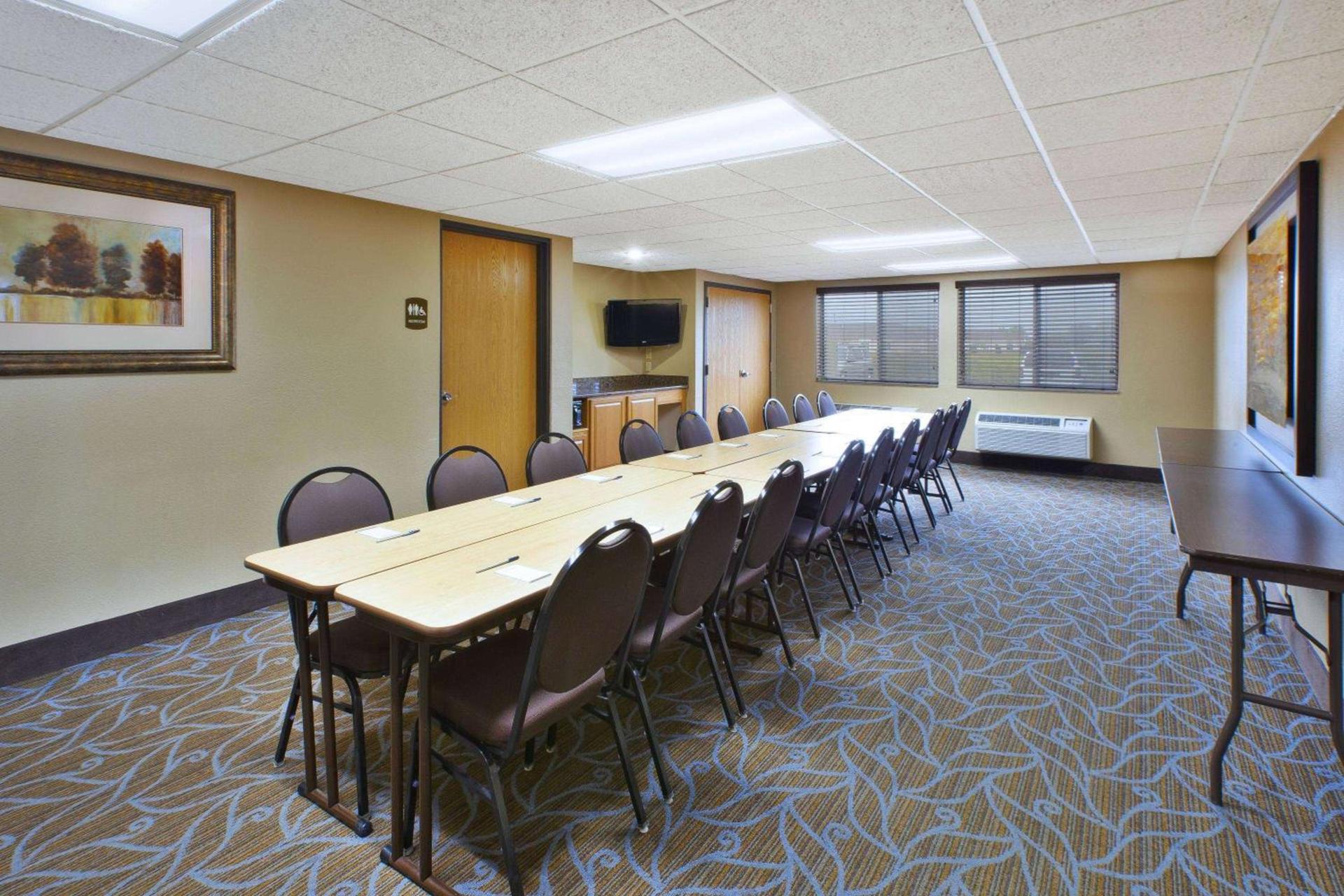 AmericInn by Wyndham Bay City photo 22