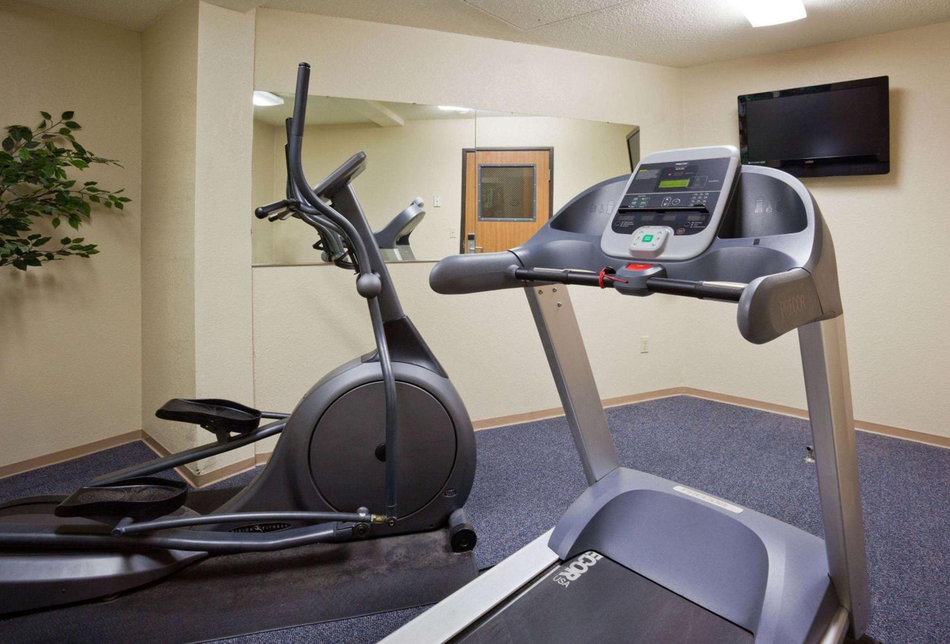 AmericInn by Wyndham Fargo West Acres photo 8