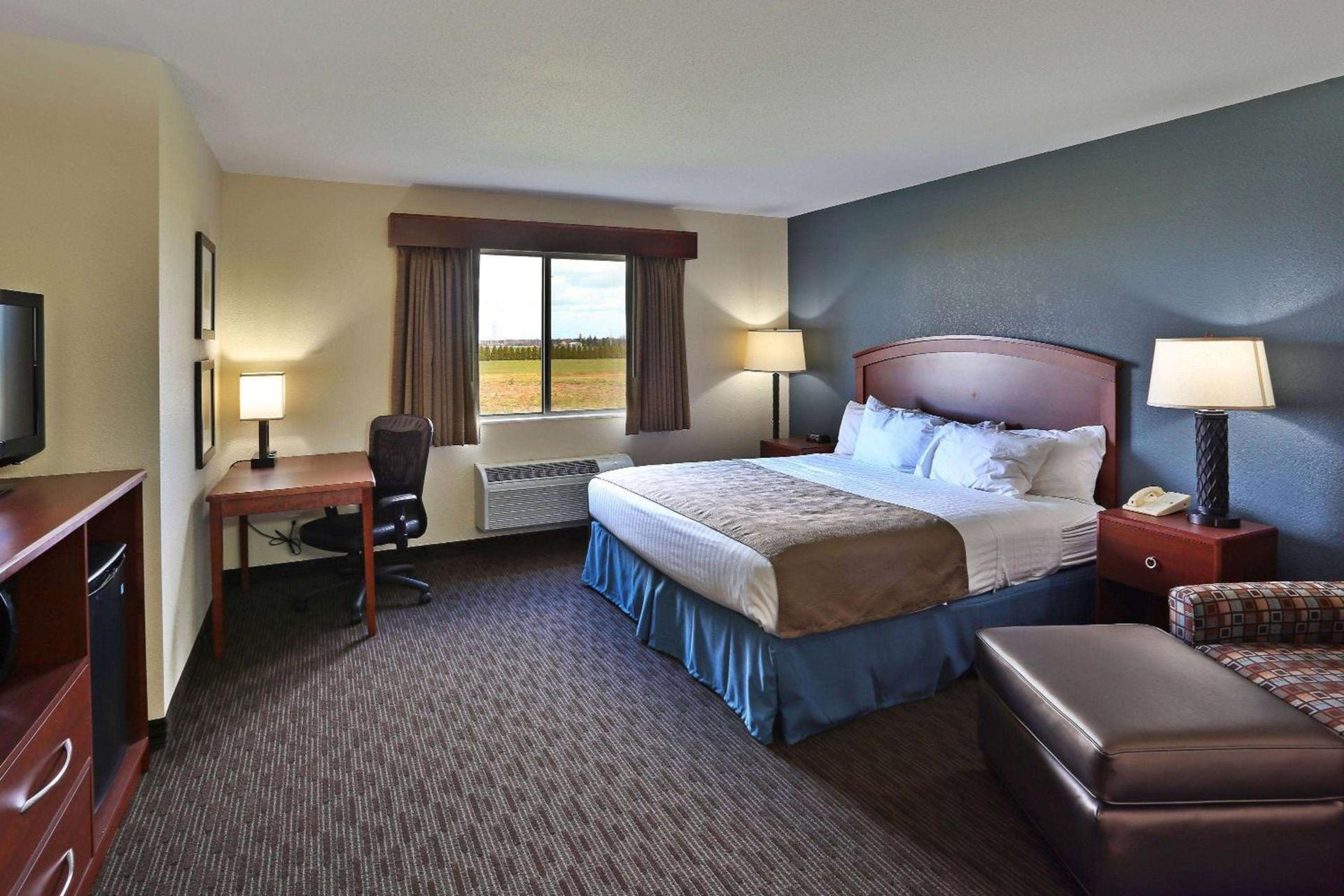 AmericInn by Wyndham Bay City photo 12