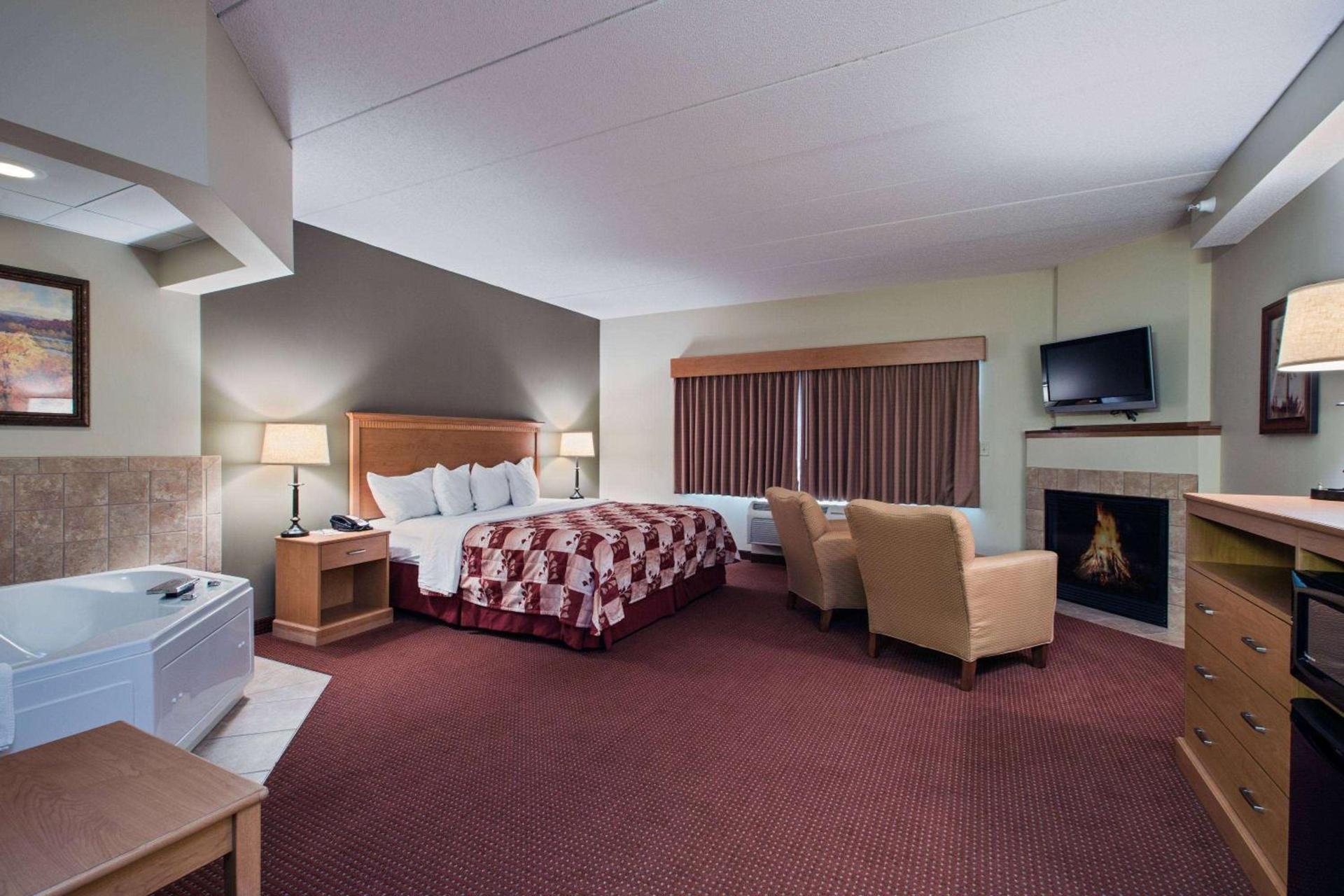 AmeriVu Inn and Suites - Waconia photo 81
