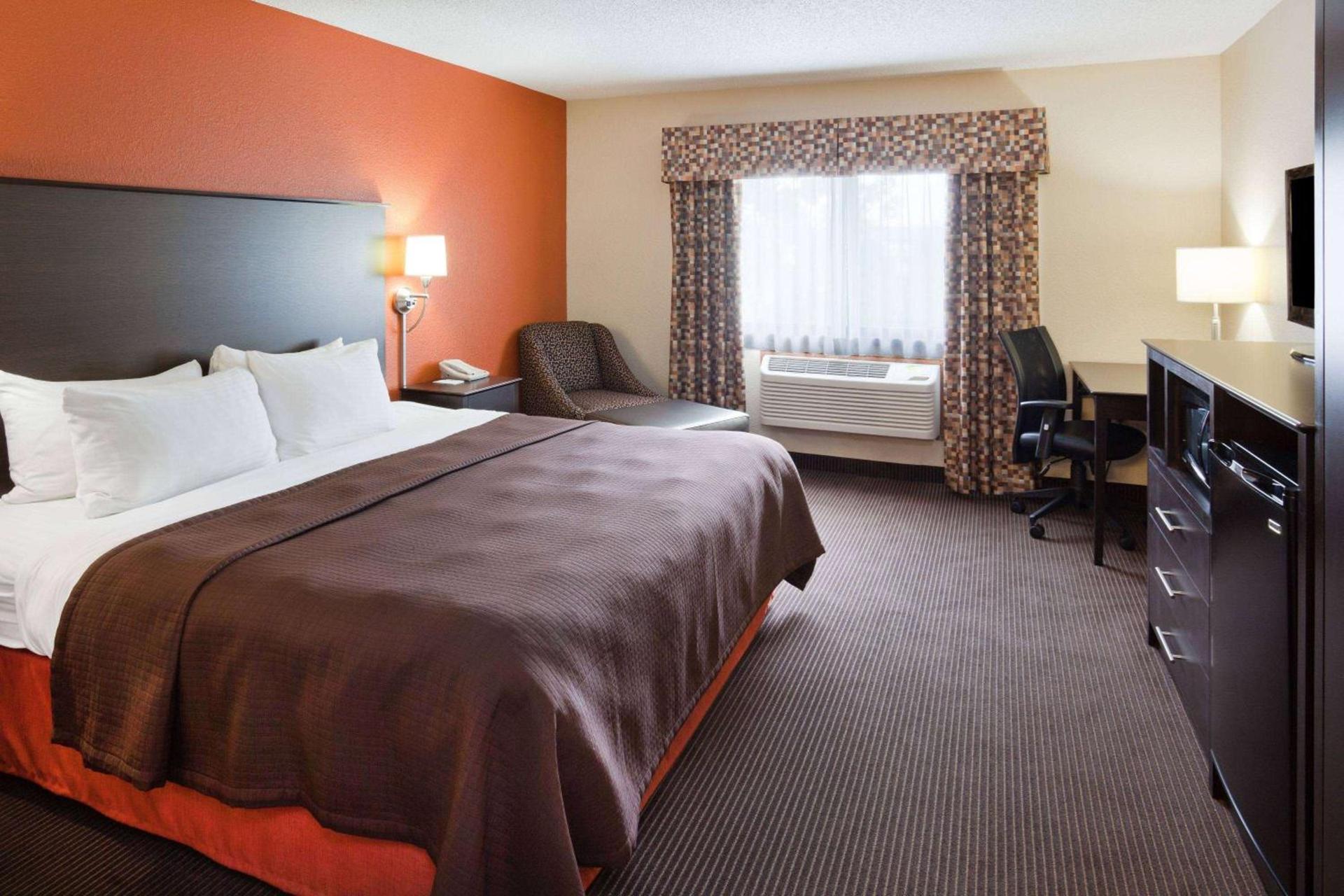 AmericInn by Wyndham Plover Stevens Point photo 10