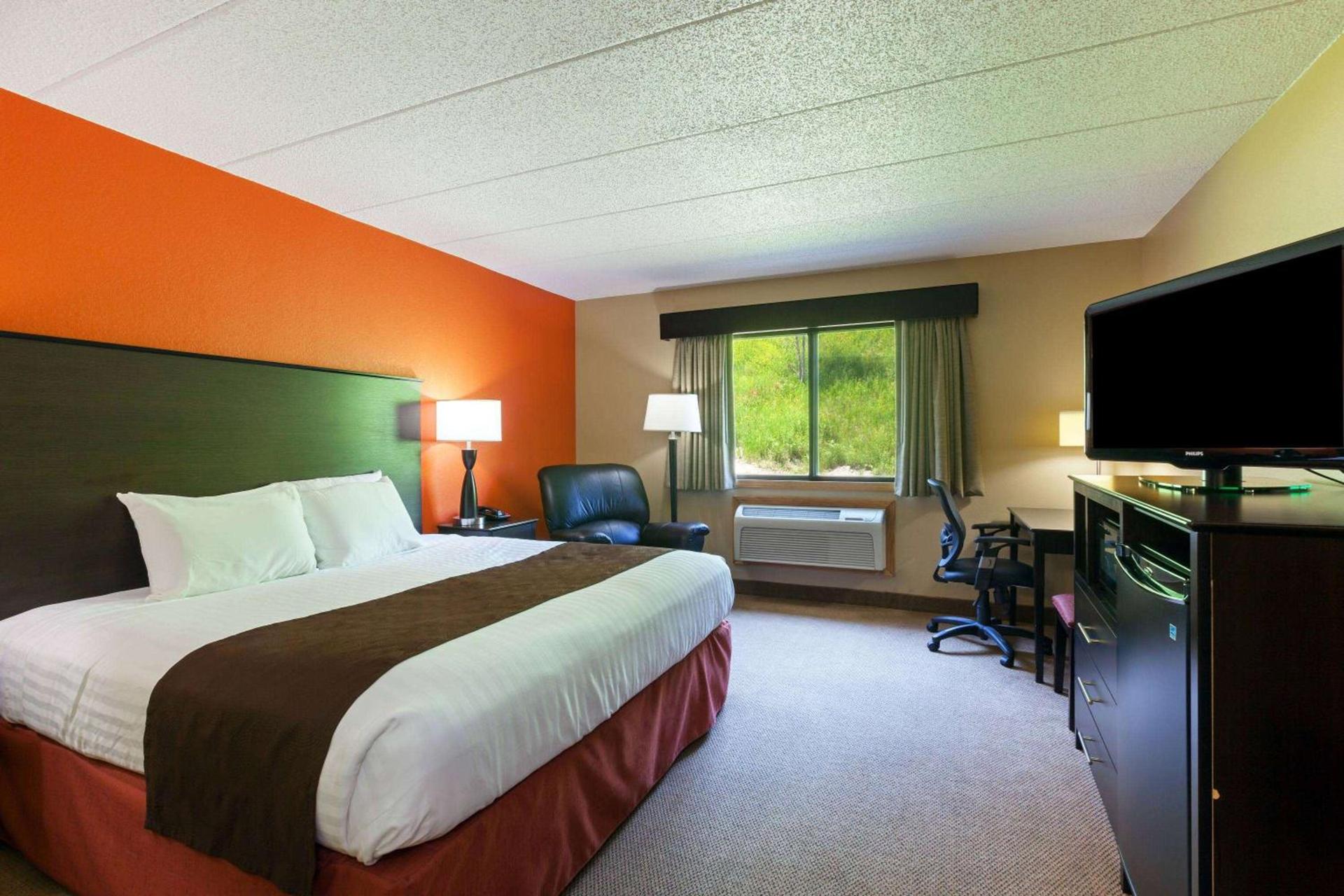 AmericInn by Wyndham Algona photo 26