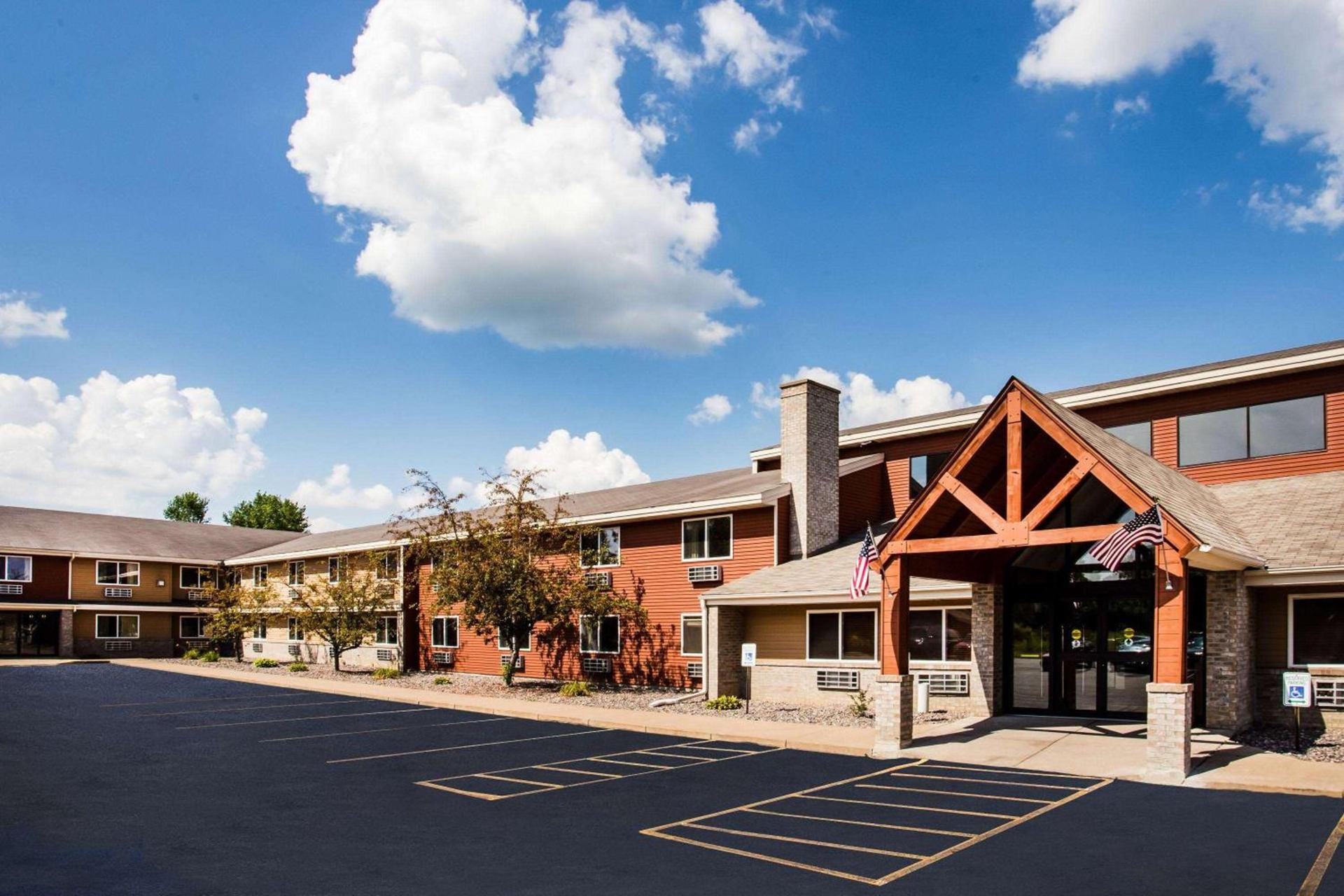 AmericInn by Wyndham Menomonie — hotel in Menomonie