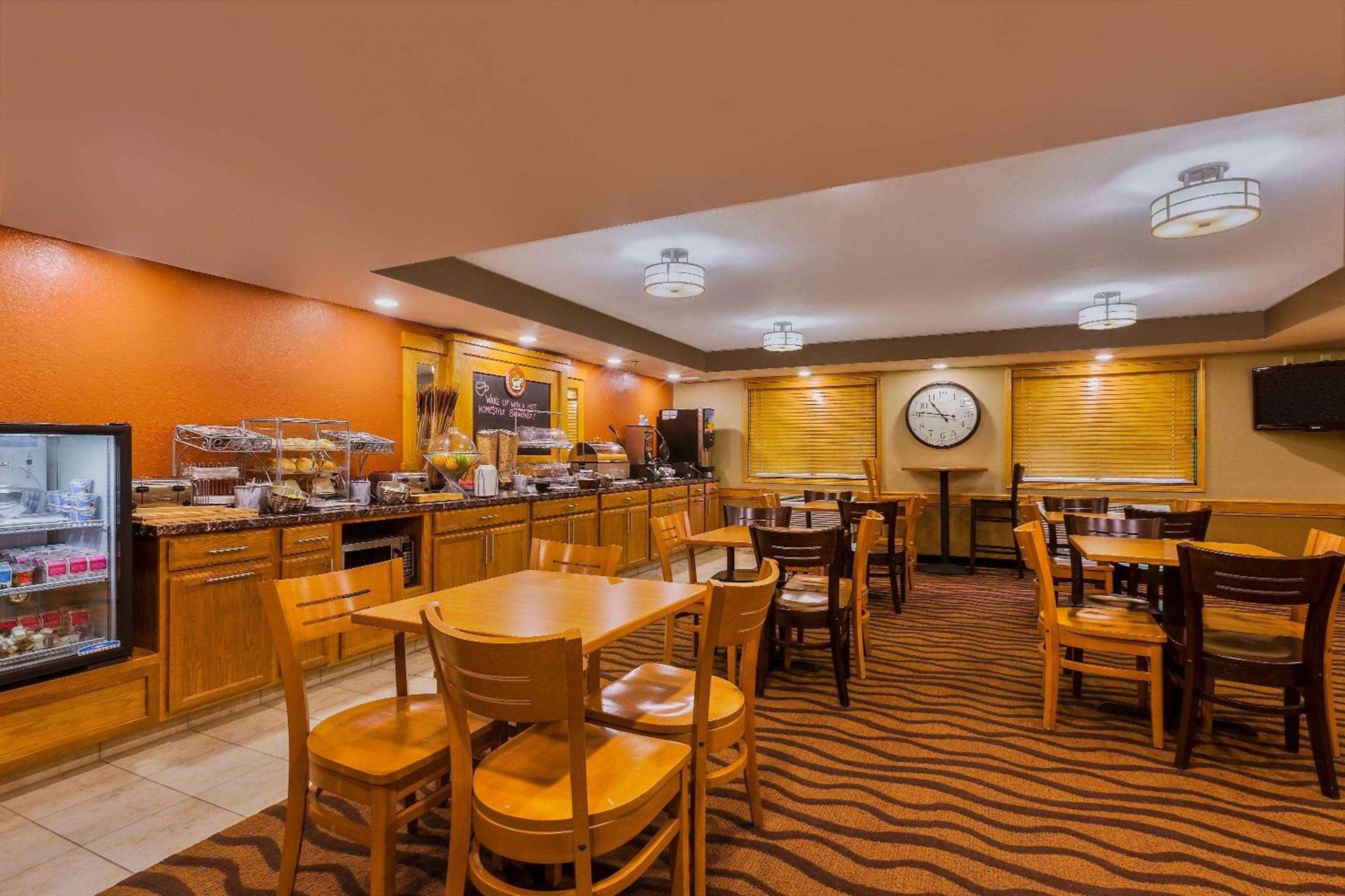 AmericInn by Wyndham Algona photo 25
