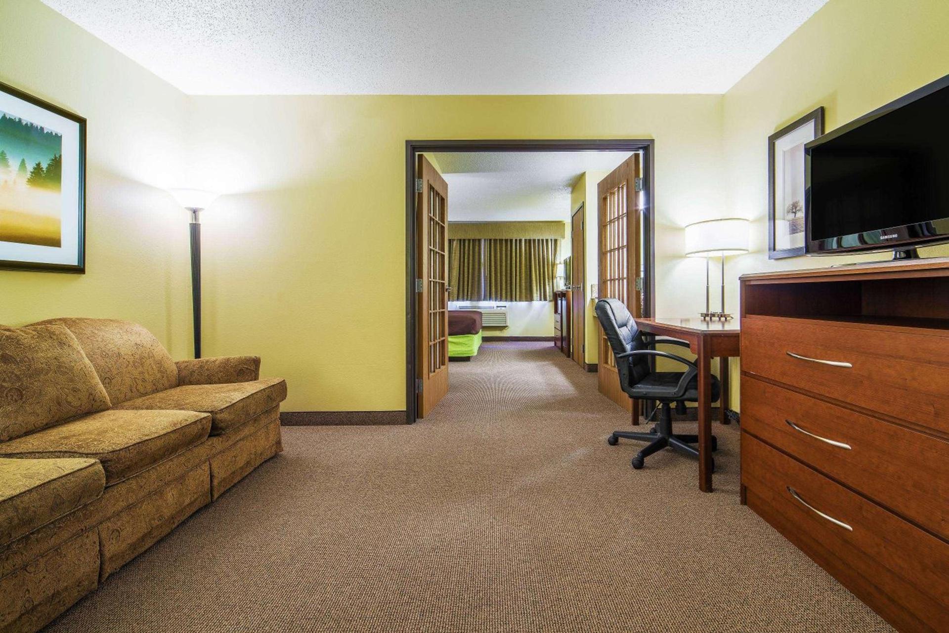 AmericInn by Wyndham Sioux Falls photo 28