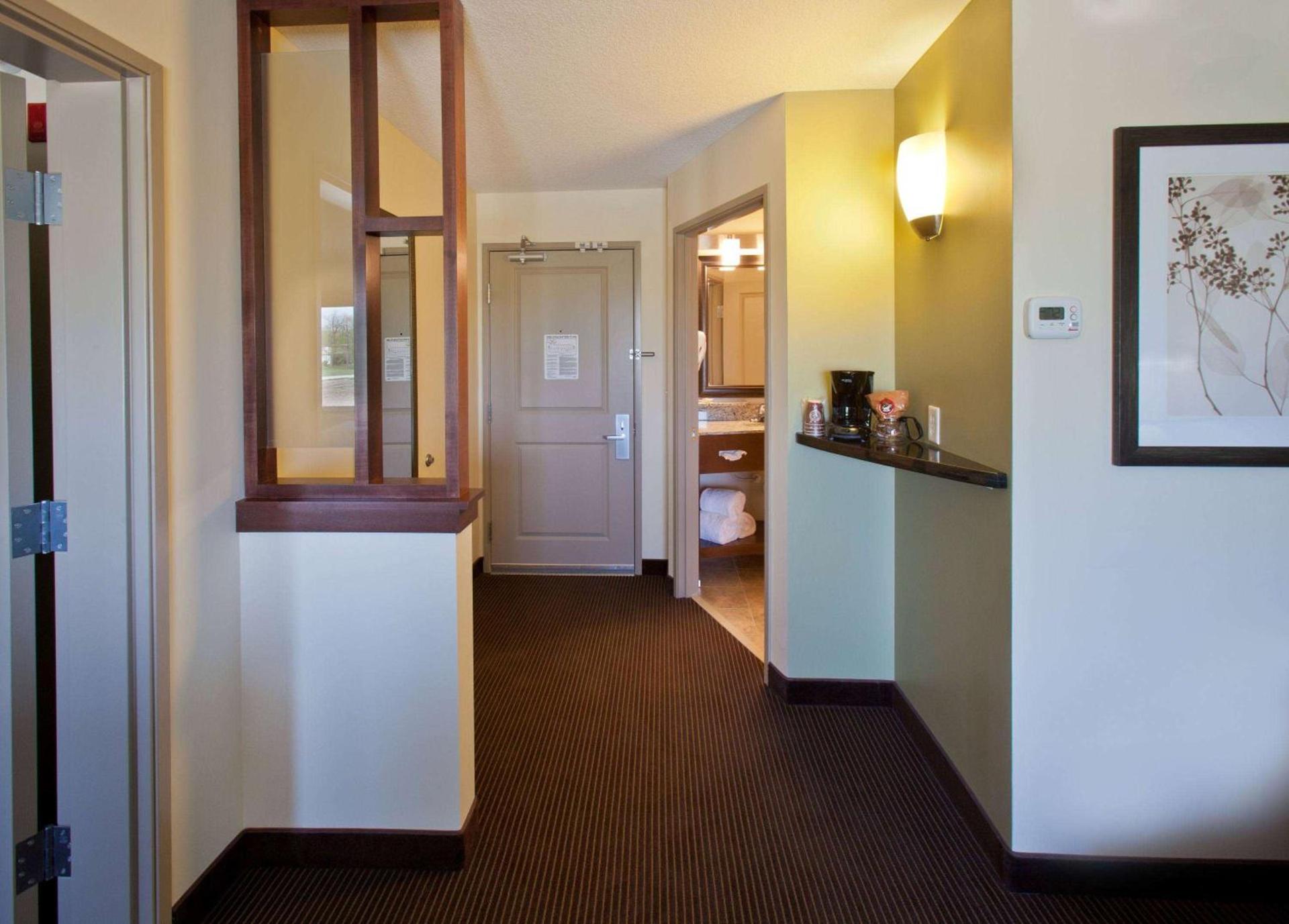 AmericInn by Wyndham Fairfield photo 53