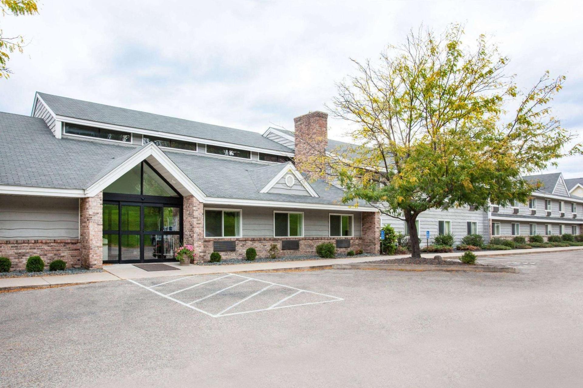 AmericInn by Wyndham Red Wing — hotel in Red Wing