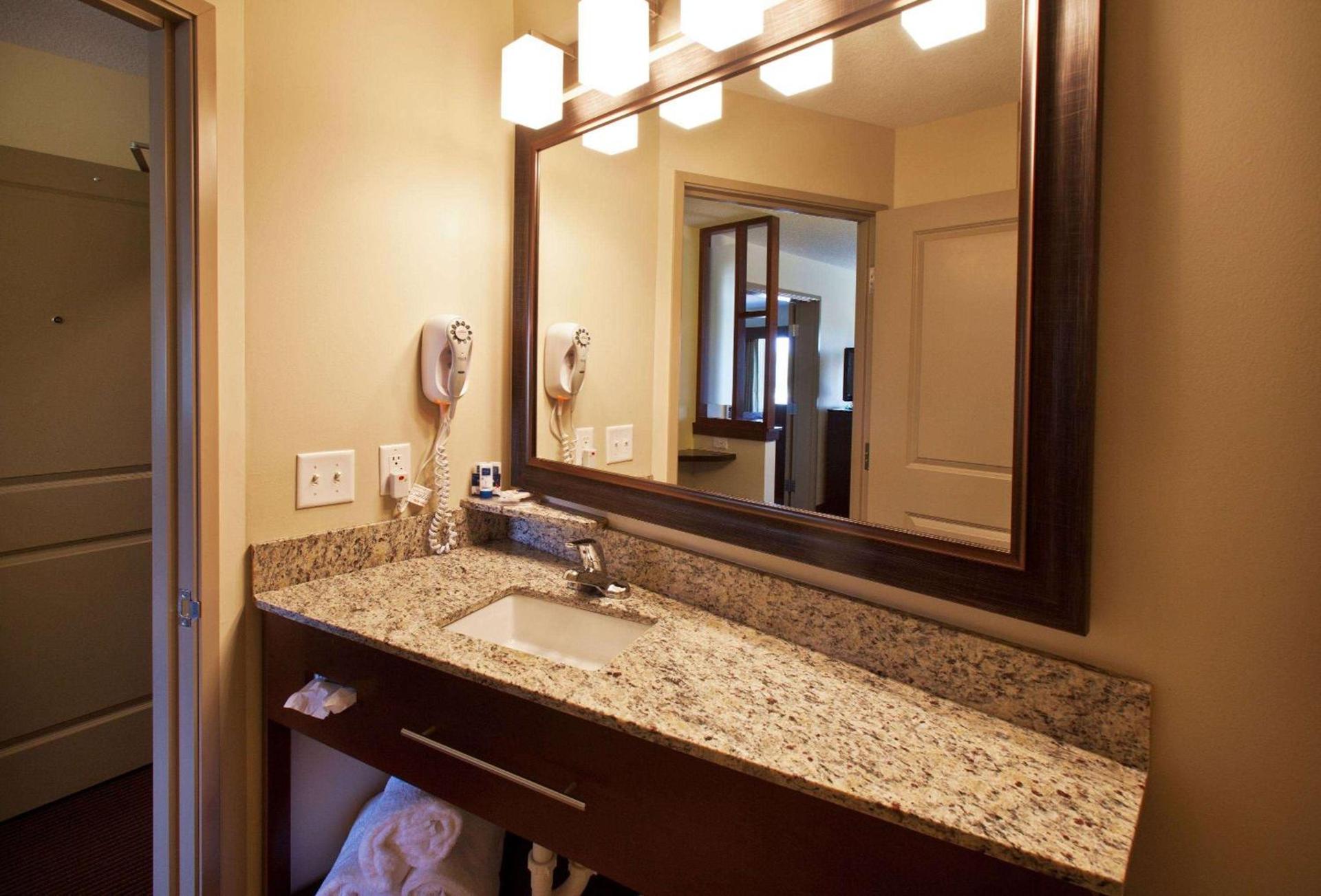 AmericInn by Wyndham Fairfield photo 49
