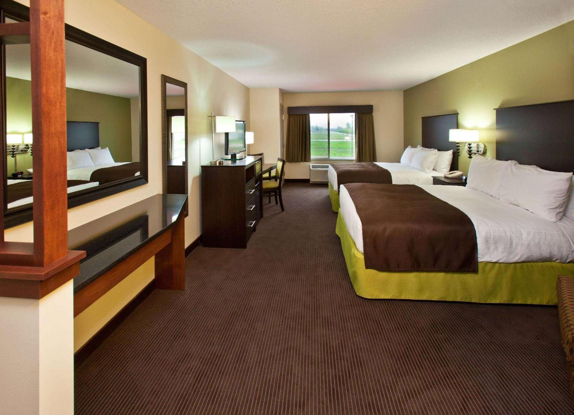 AmericInn by Wyndham Fairfield photo 47