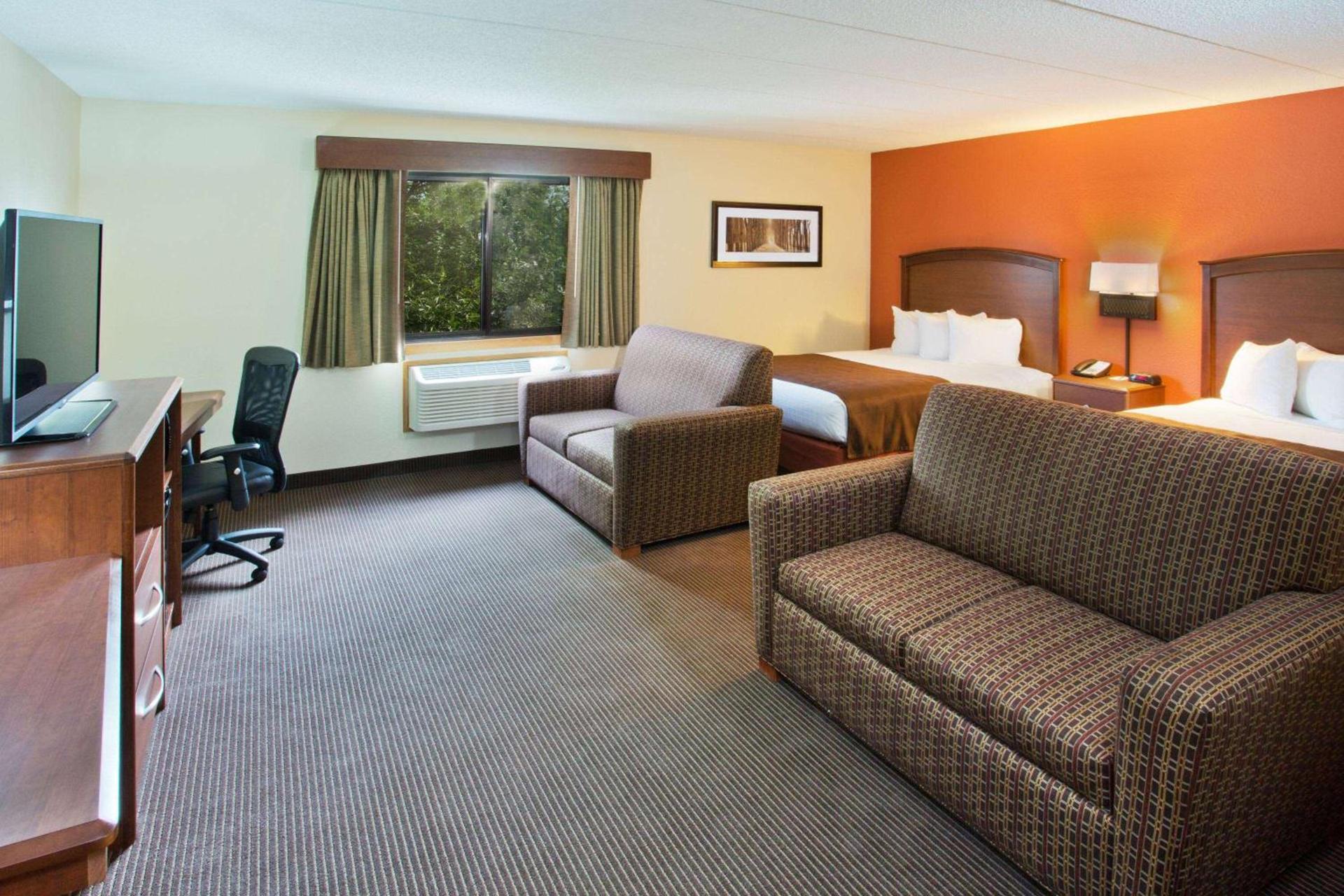 AmericInn by Wyndham Grand Forks photo 17