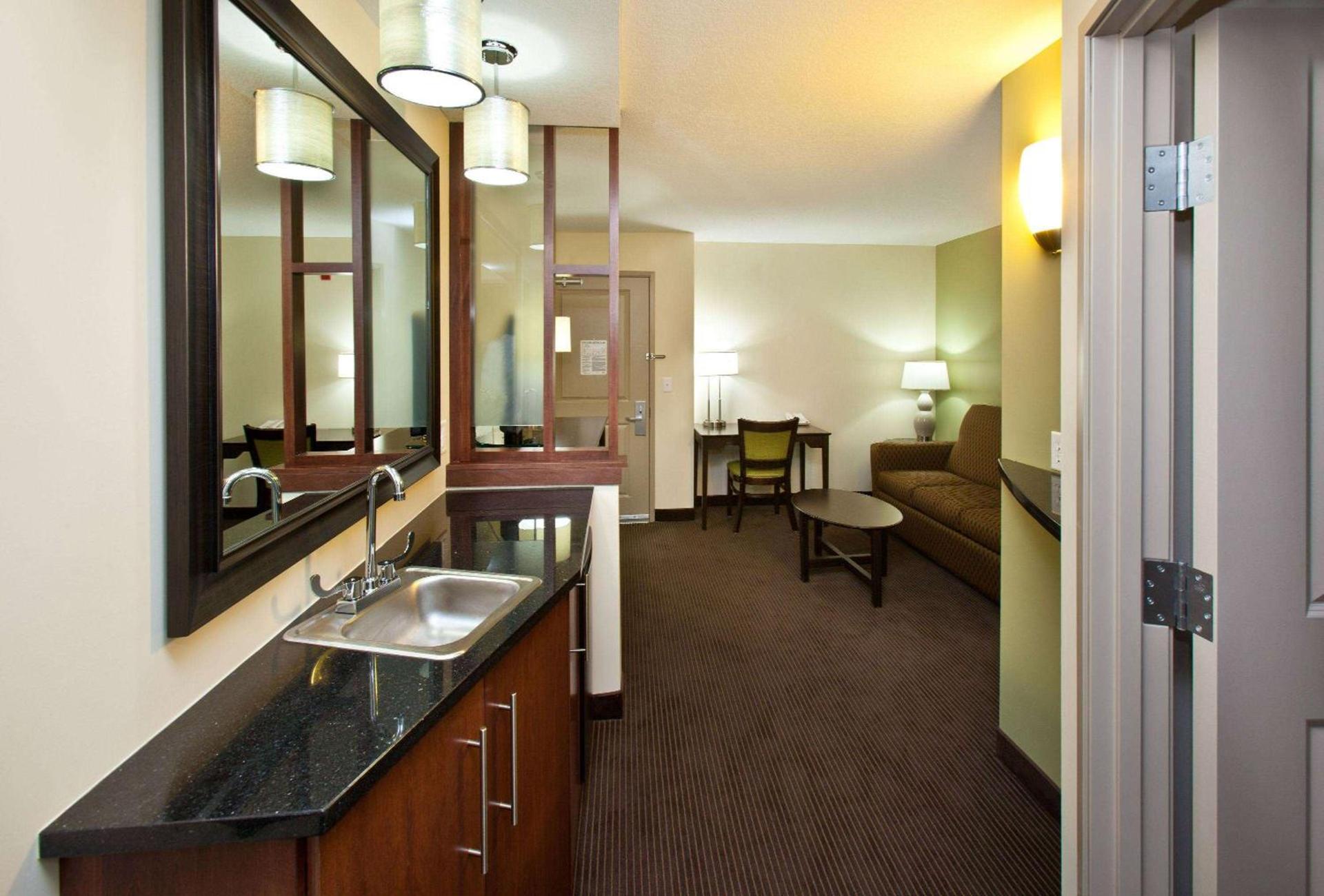AmericInn by Wyndham Fairfield photo 45