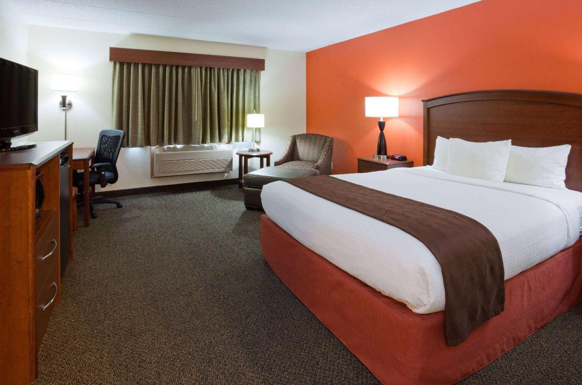 AmericInn by Wyndham Virginia photo 38