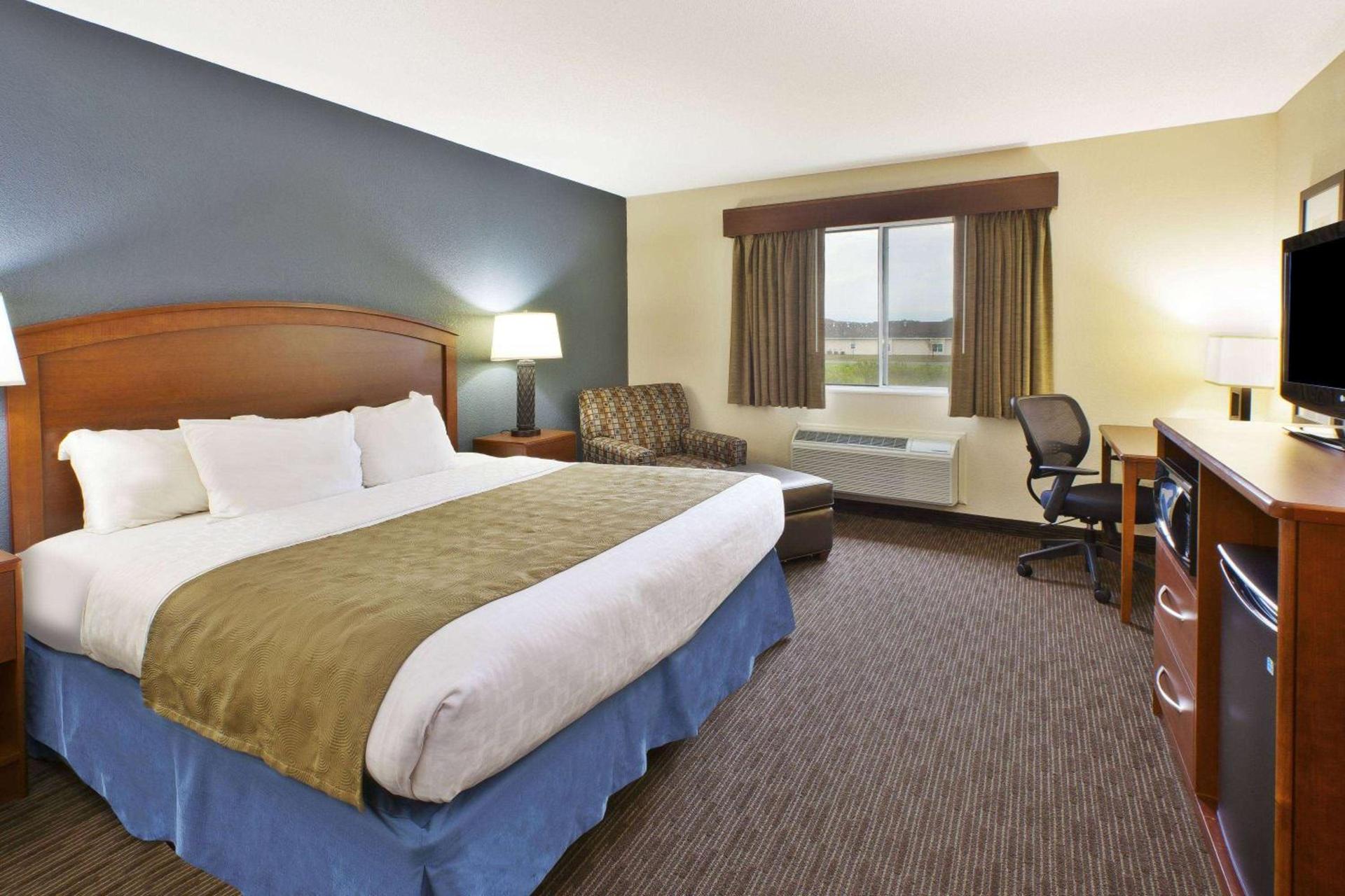 AmericInn by Wyndham Bay City photo 13