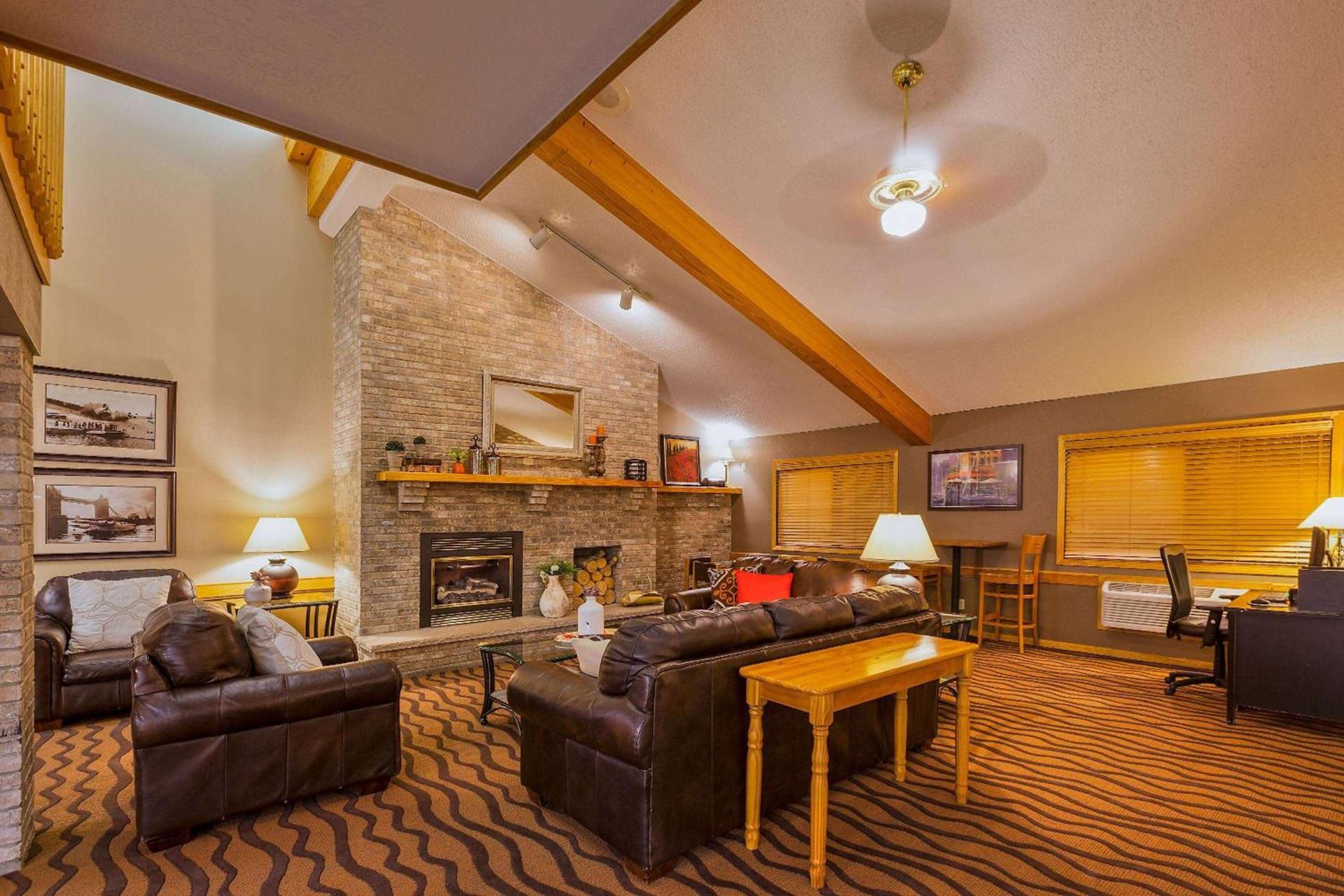 AmericInn by Wyndham Algona photo 22