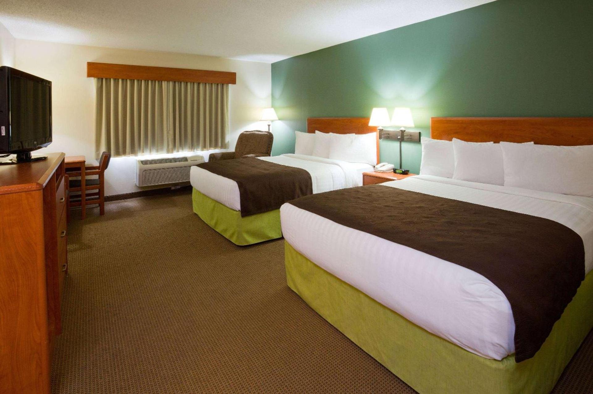 AmericInn by Wyndham Thief River Falls photo 38