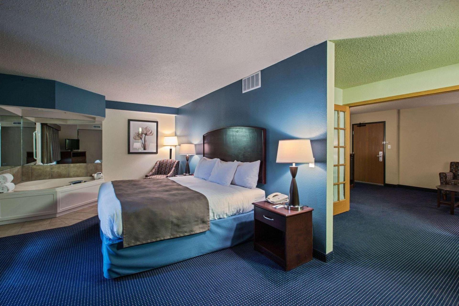 AmericInn by Wyndham Fort Dodge photo 14