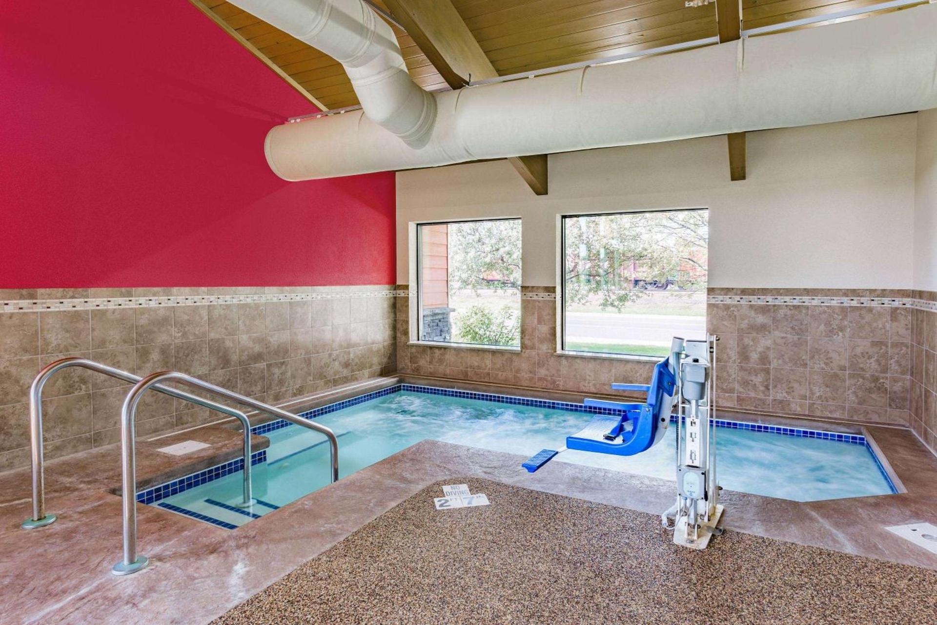 AmericInn by Wyndham Virginia photo 41