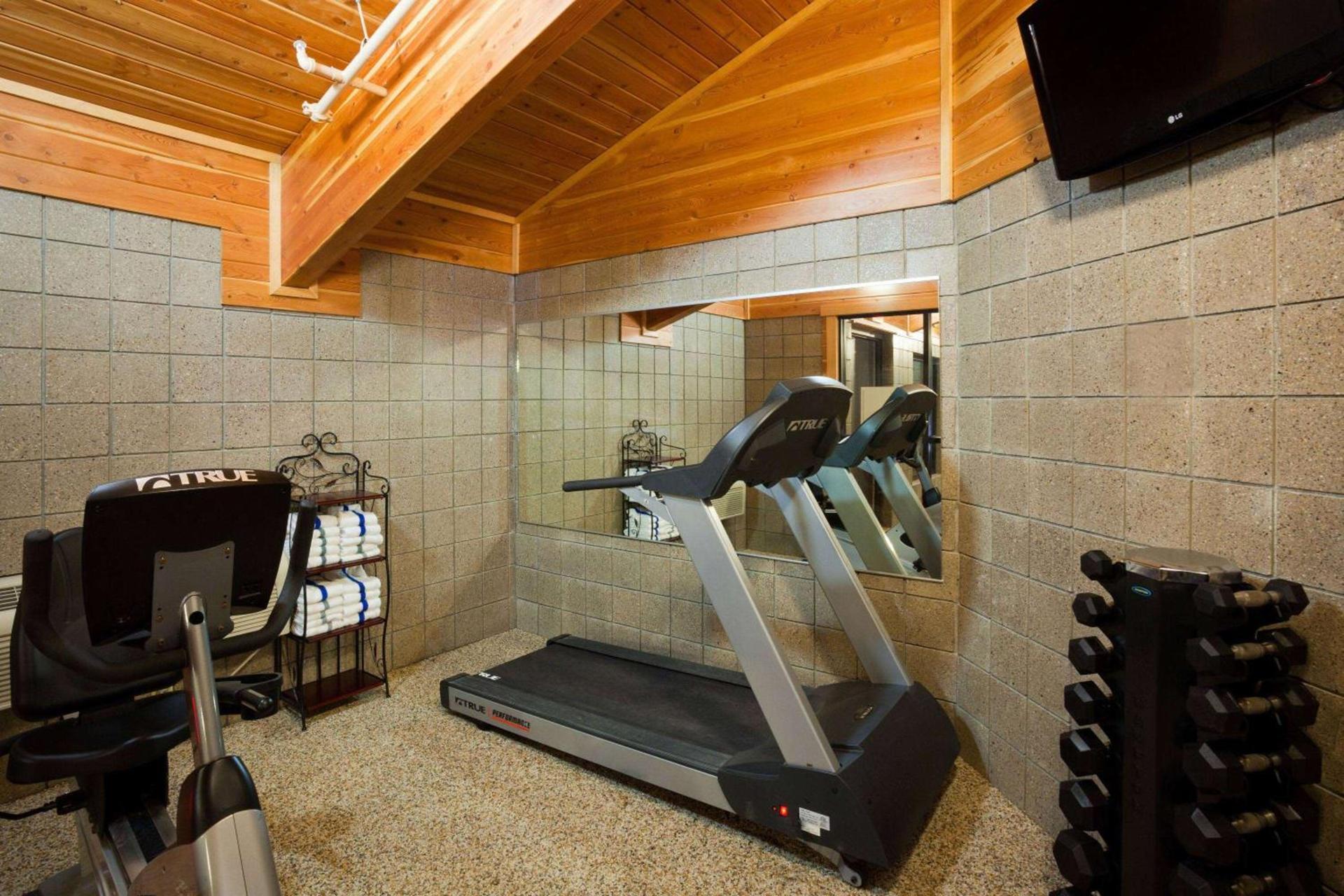 AmericInn by Wyndham Thief River Falls photo 37