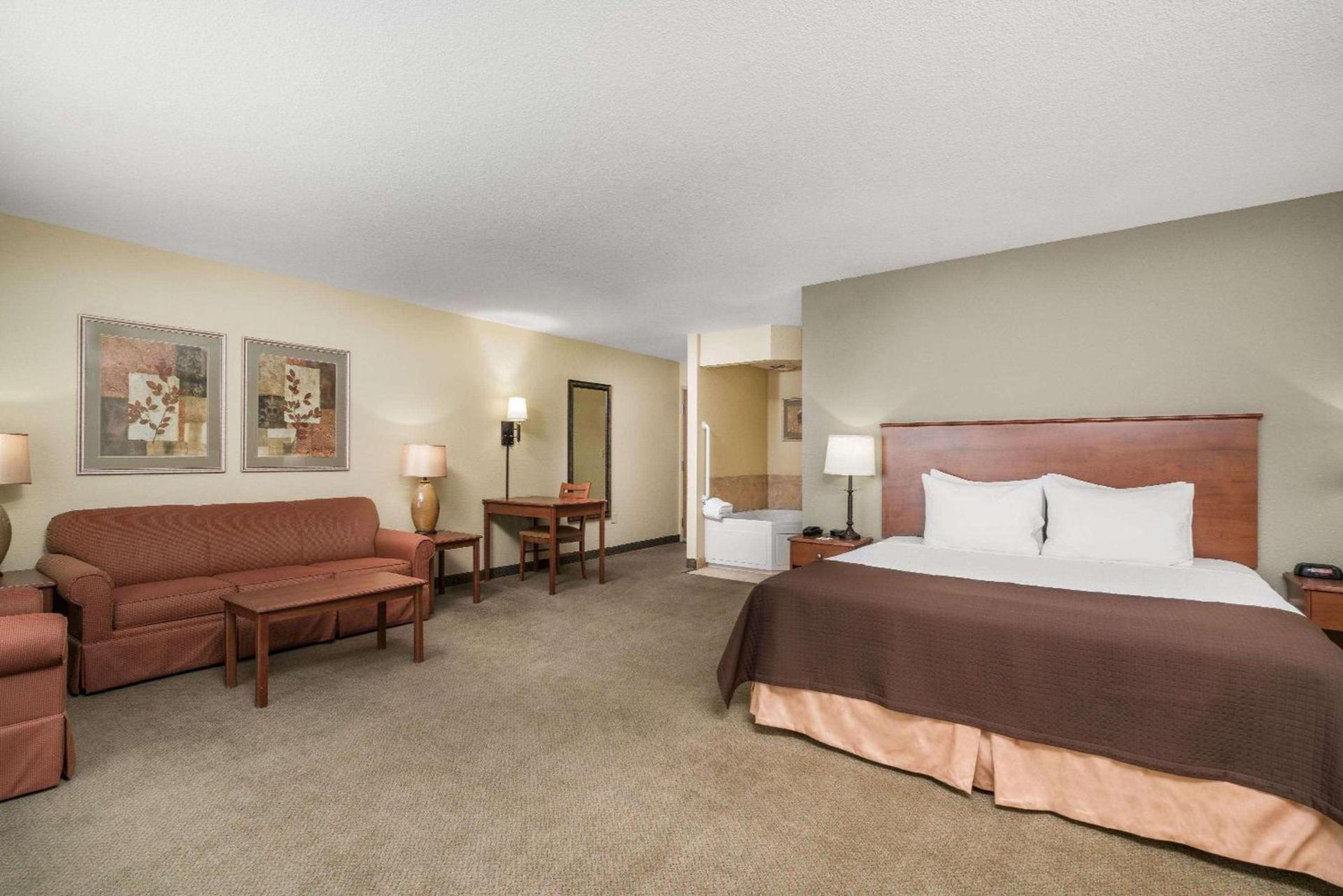 AmericInn by Wyndham Newton photo 38