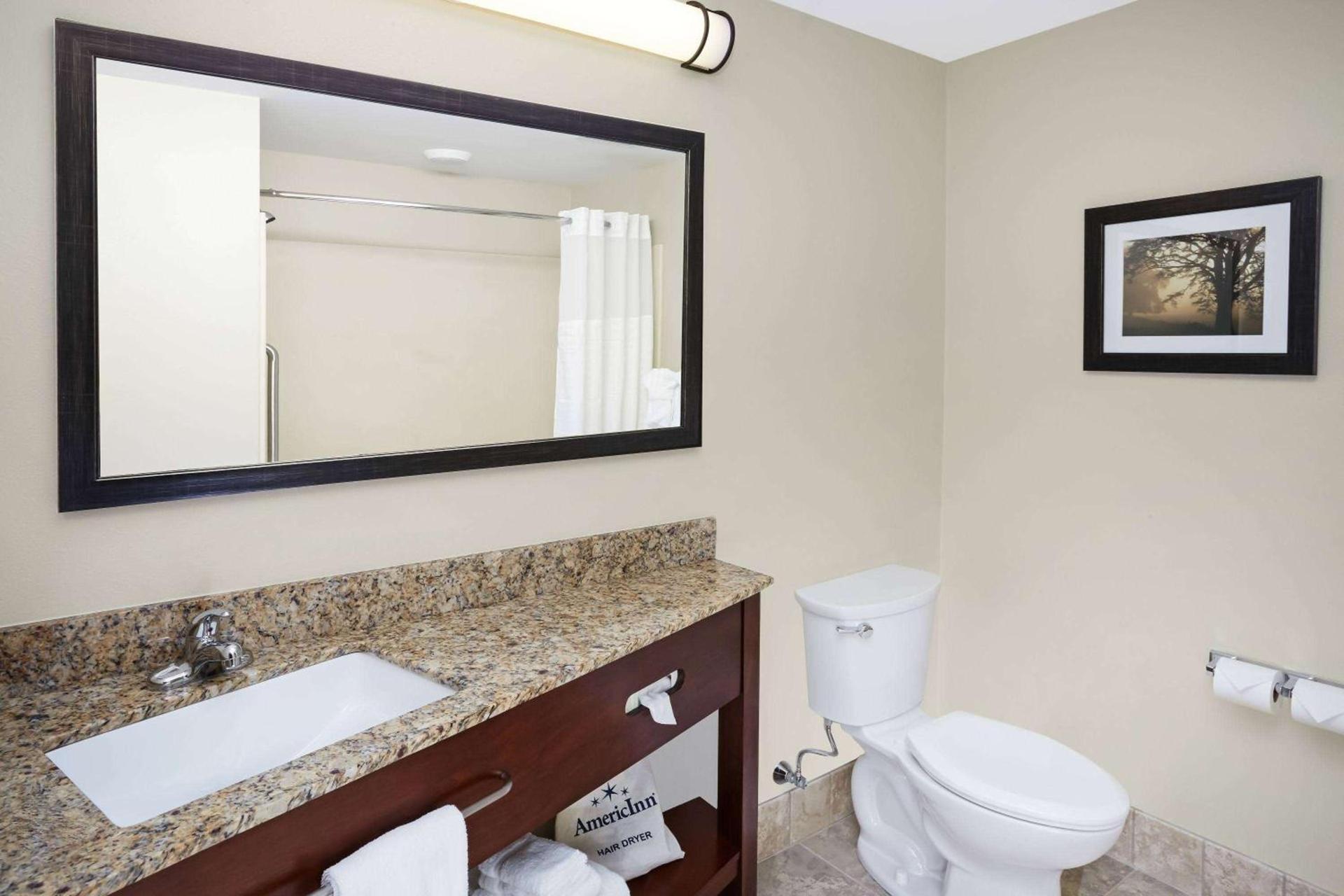 AmericInn by Wyndham Waupun photo 11
